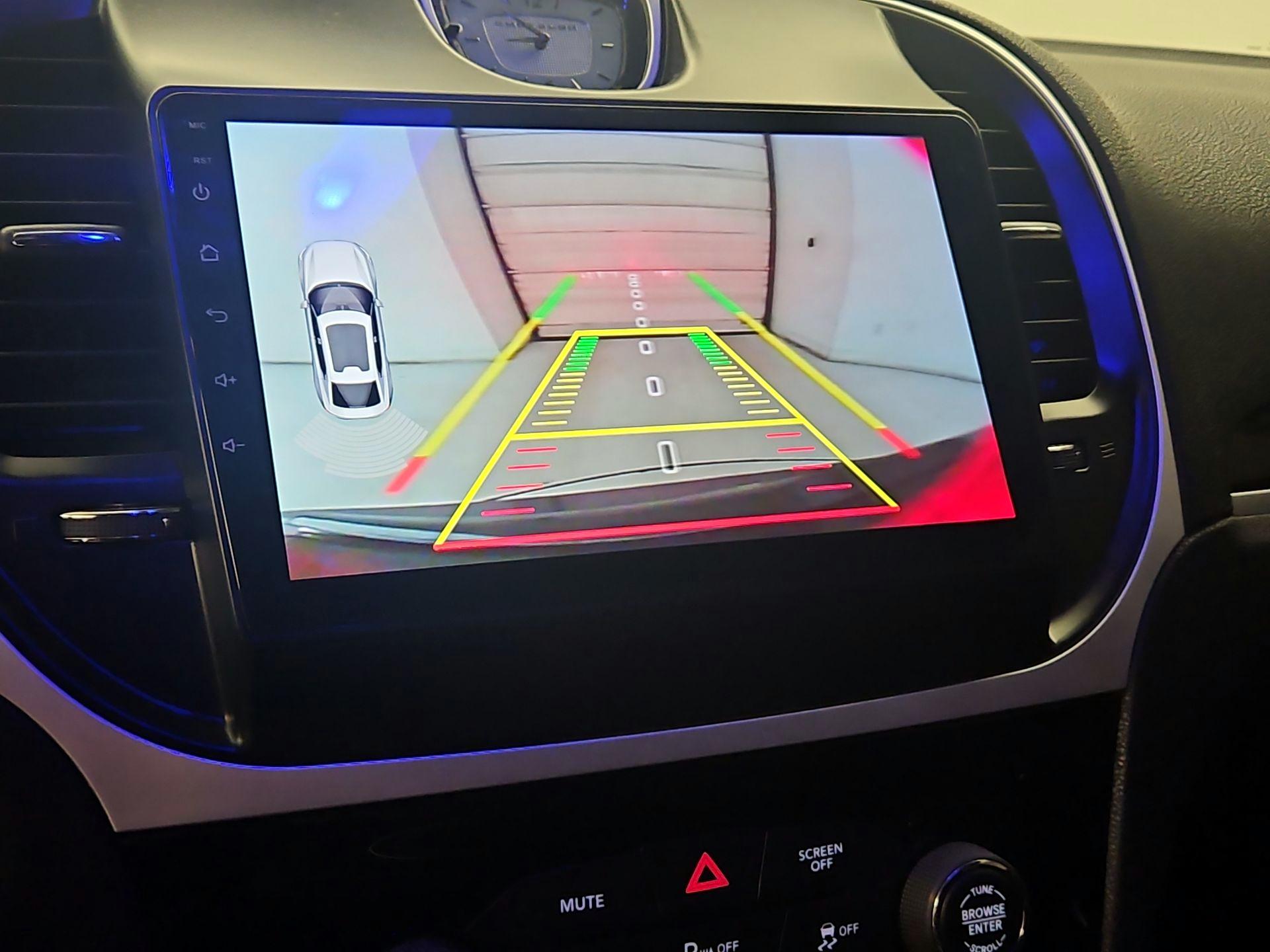 Thumbnail: 2018 Chrysler 300 - 14