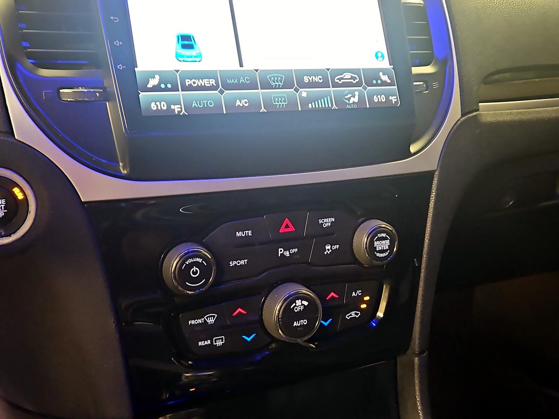 Thumbnail: 2018 Chrysler 300 - 16