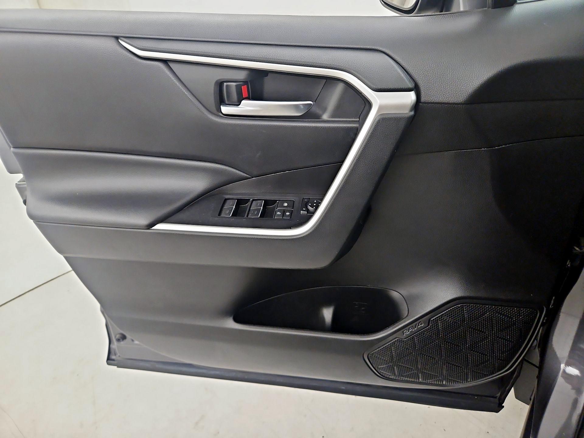 Thumbnail: 2022 Toyota RAV4 - 12