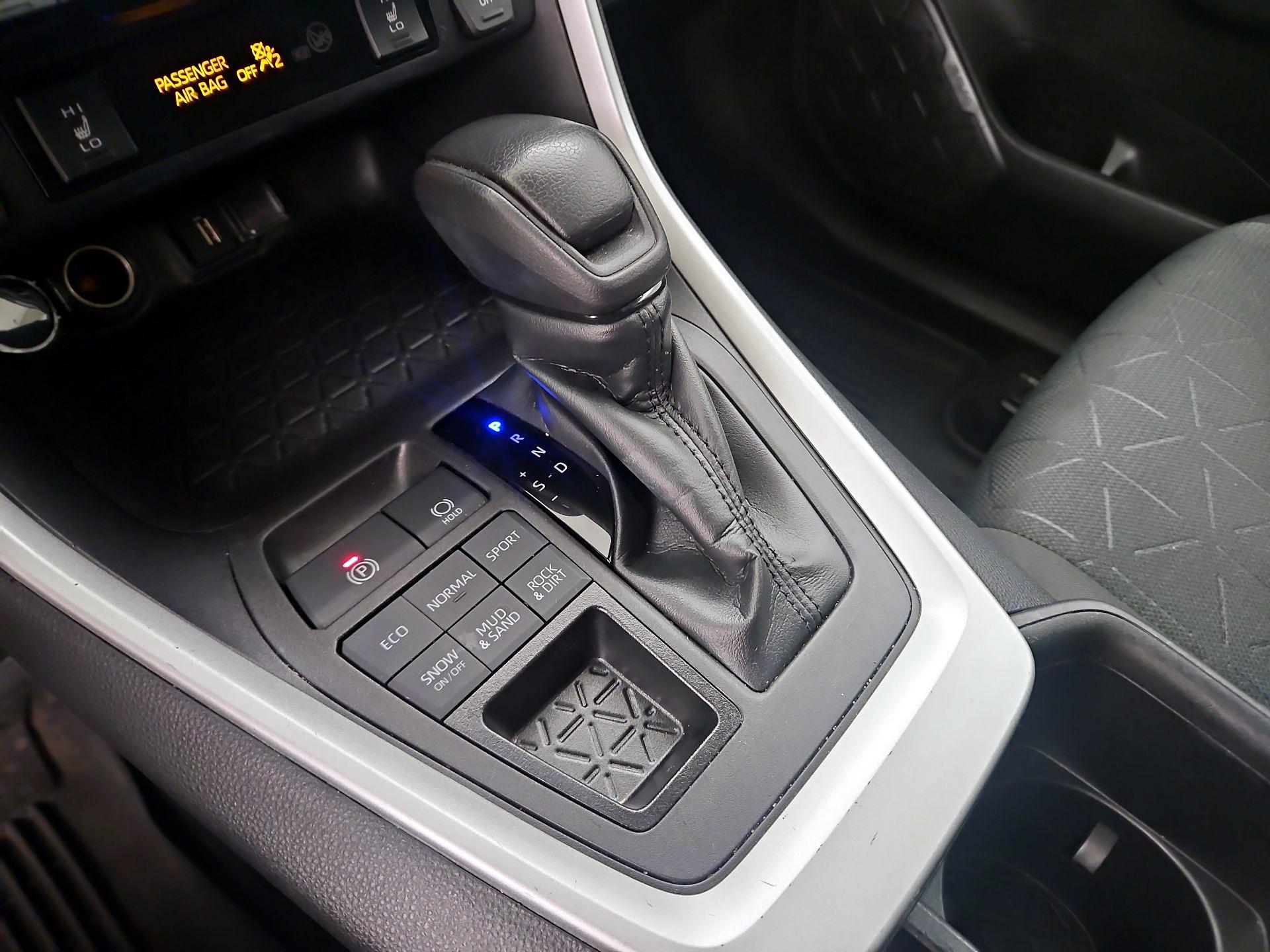 Thumbnail: 2022 Toyota RAV4 - 17