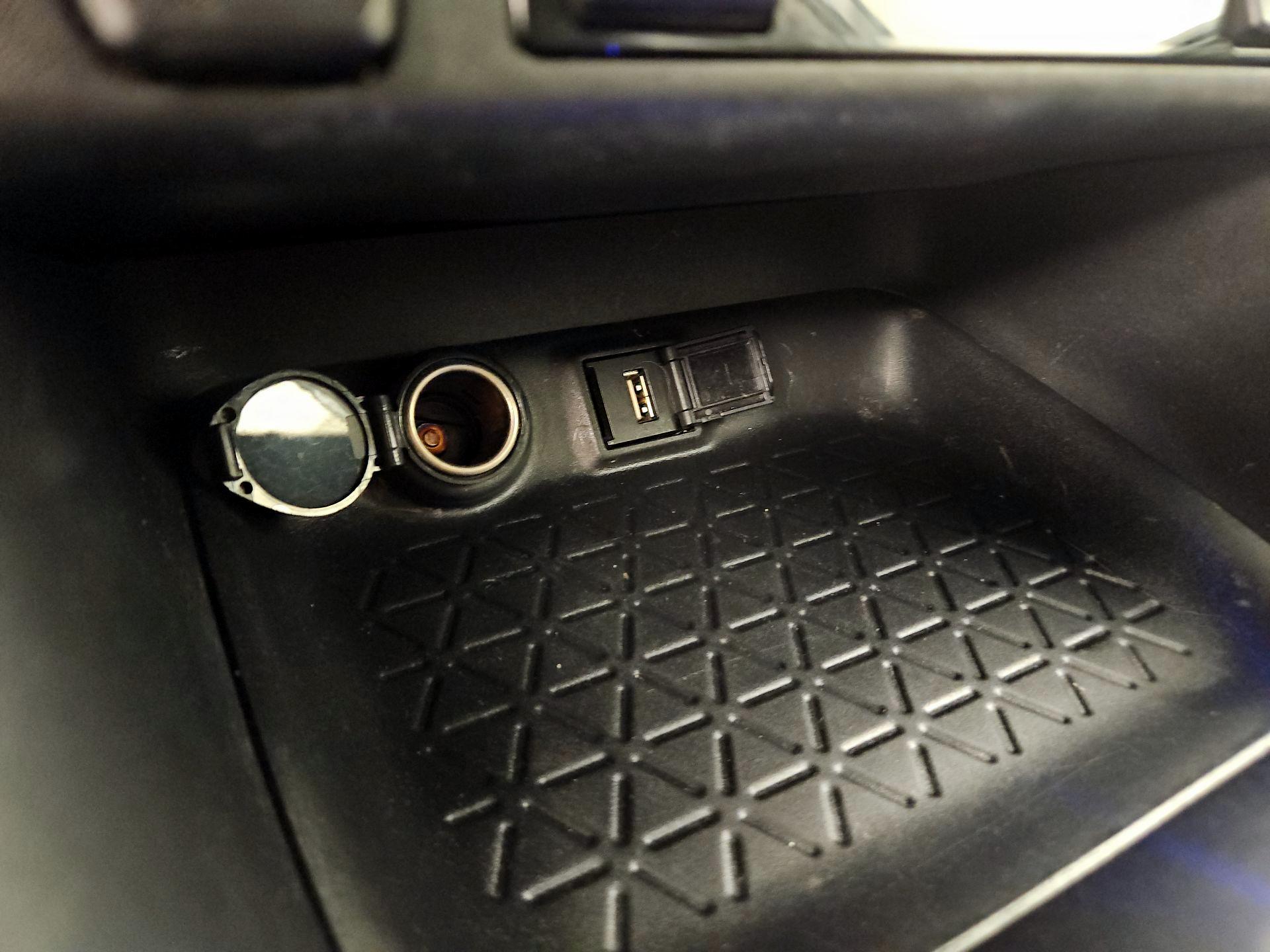 Thumbnail: 2022 Toyota RAV4 - 18