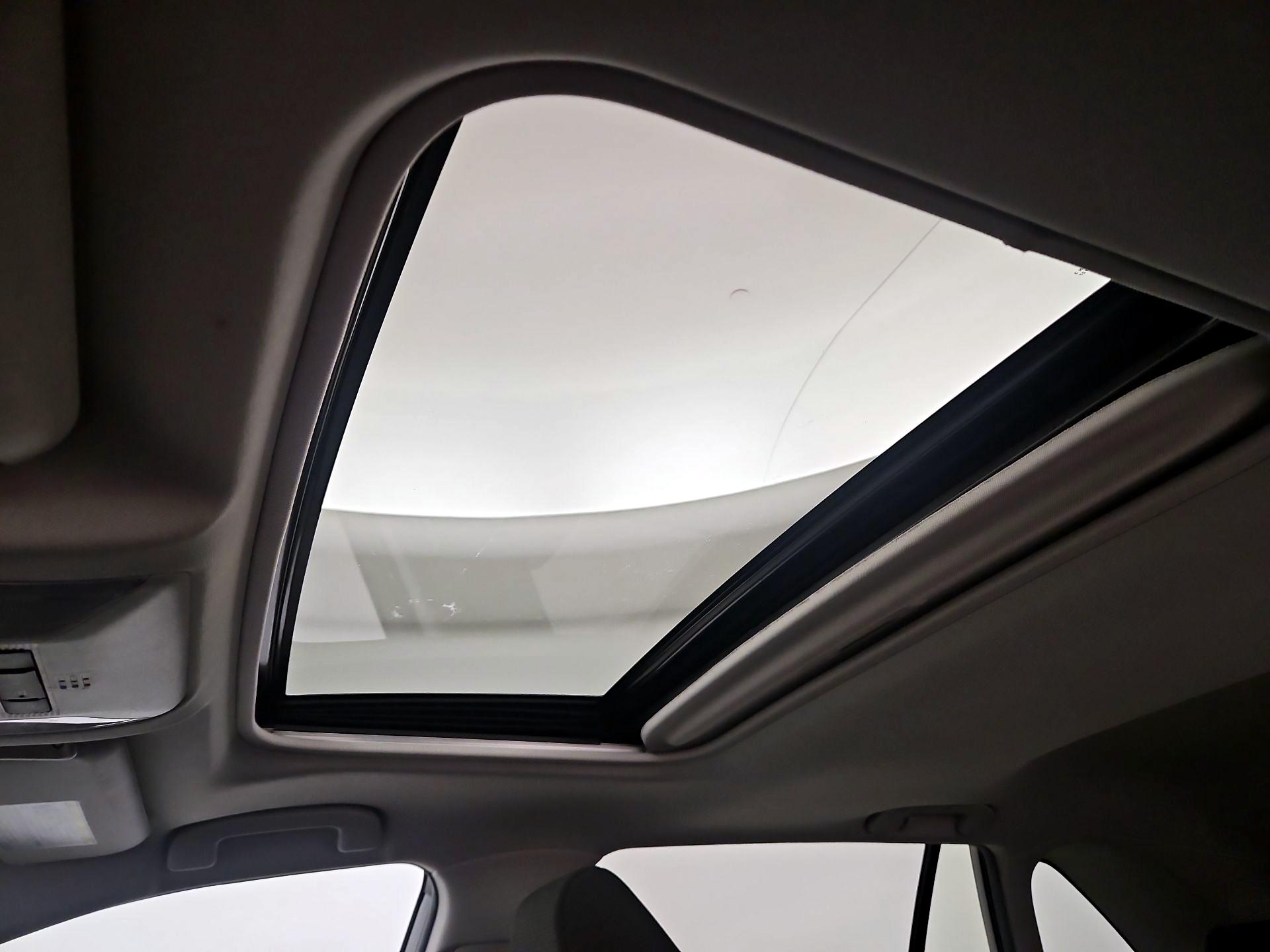 Thumbnail: 2022 Toyota RAV4 - 19