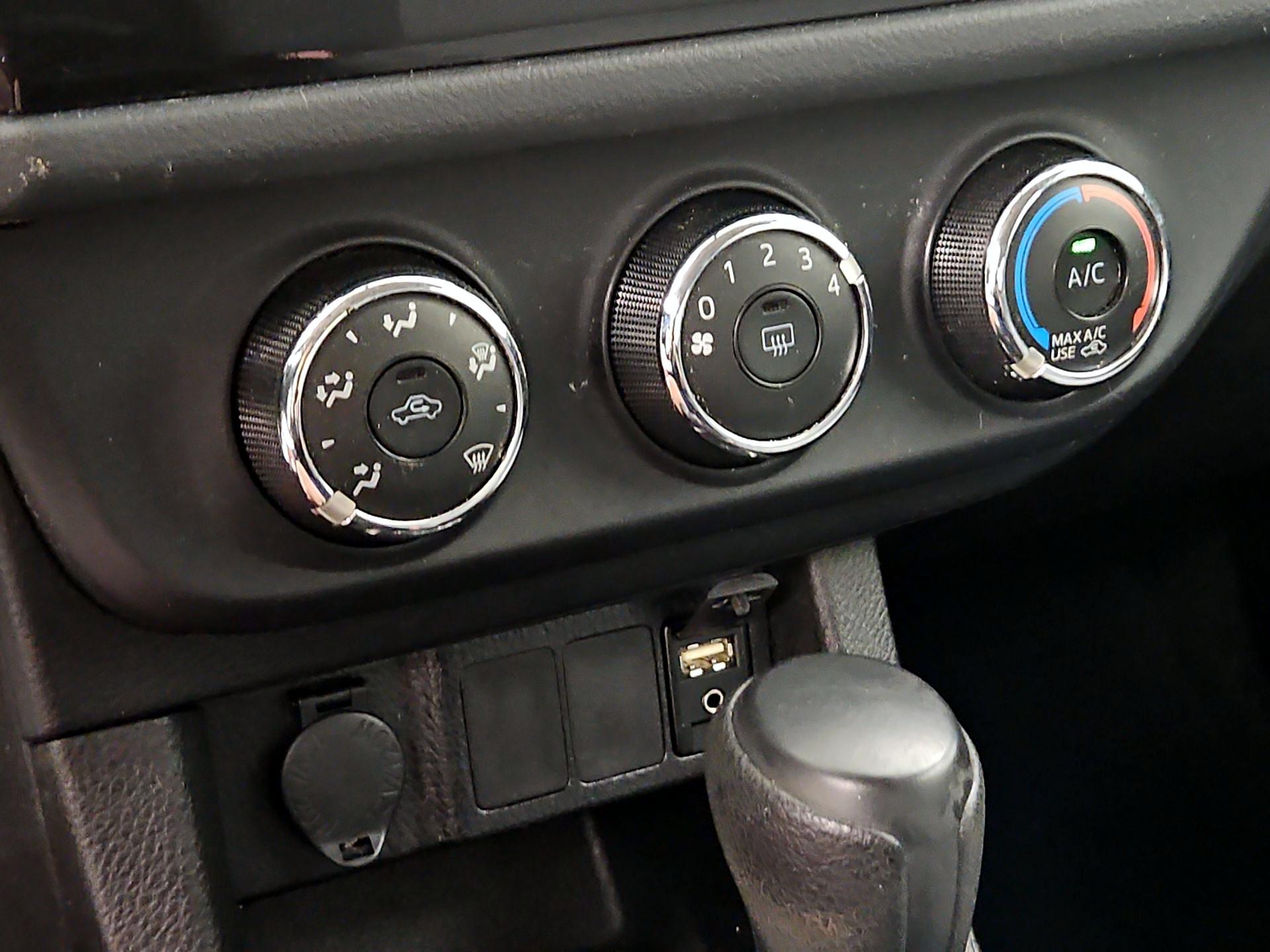 Thumbnail: 2015 Toyota Corolla - 15