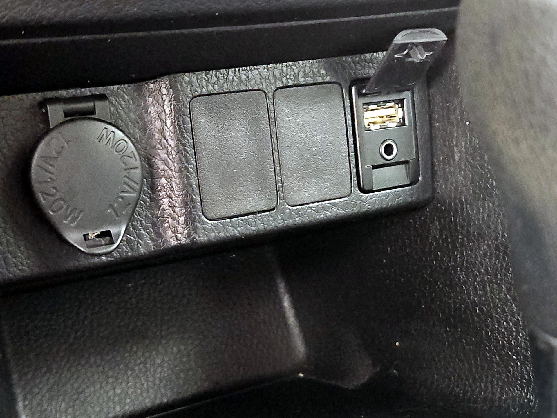 Thumbnail: 2015 Toyota Corolla - 17