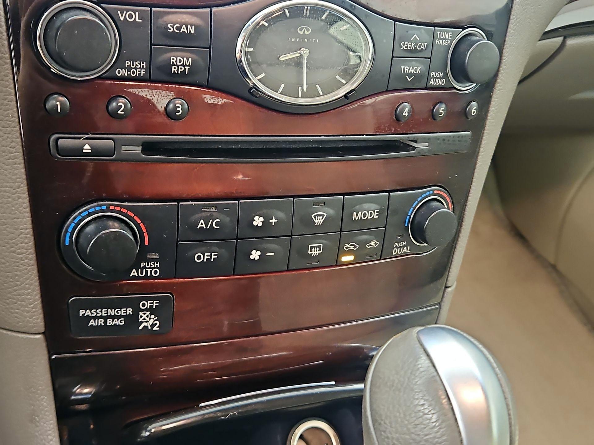 Thumbnail: 2014 INFINITI Q60 - 17