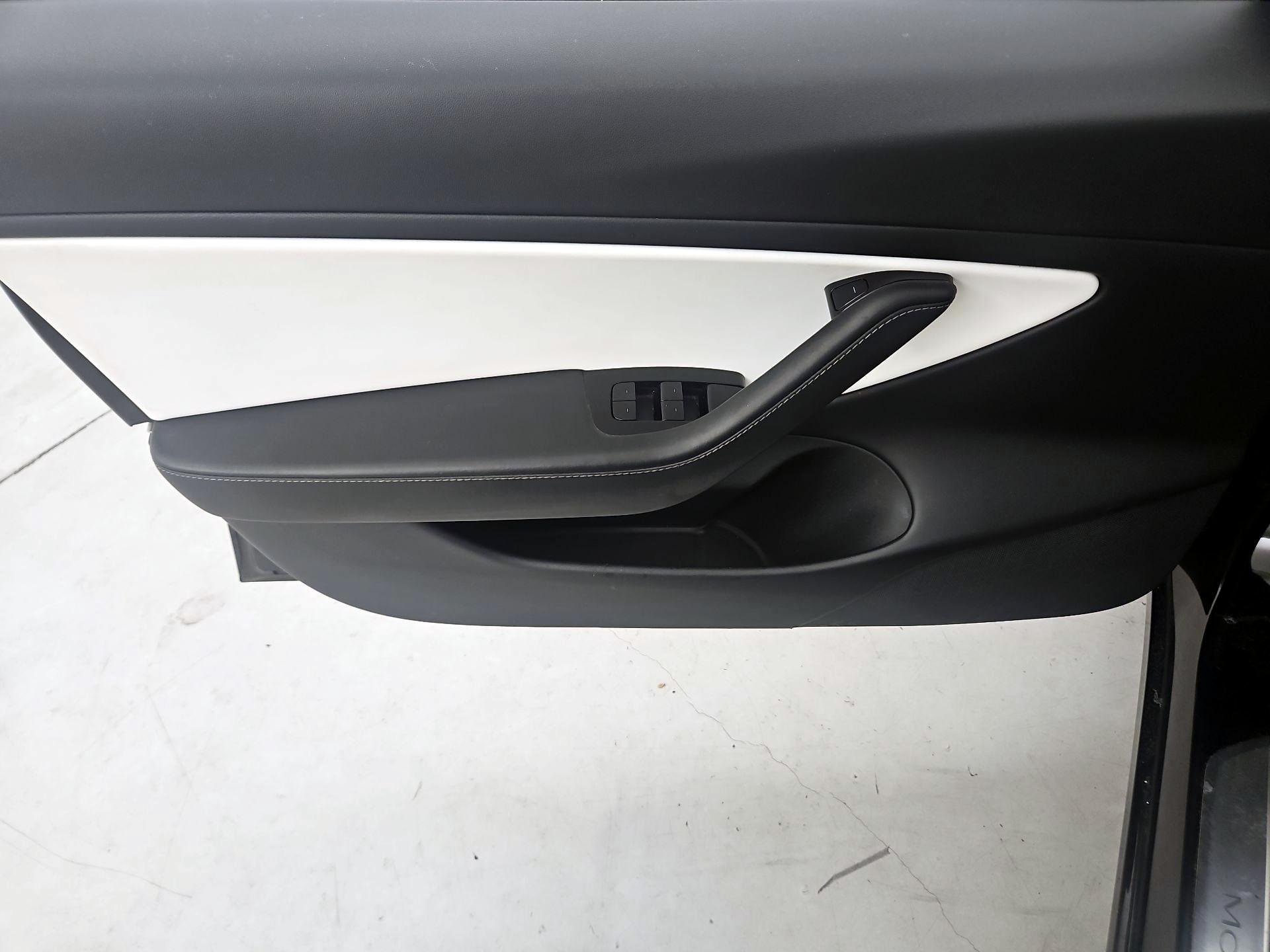 Thumbnail: 2020 Tesla Model 3 - 12