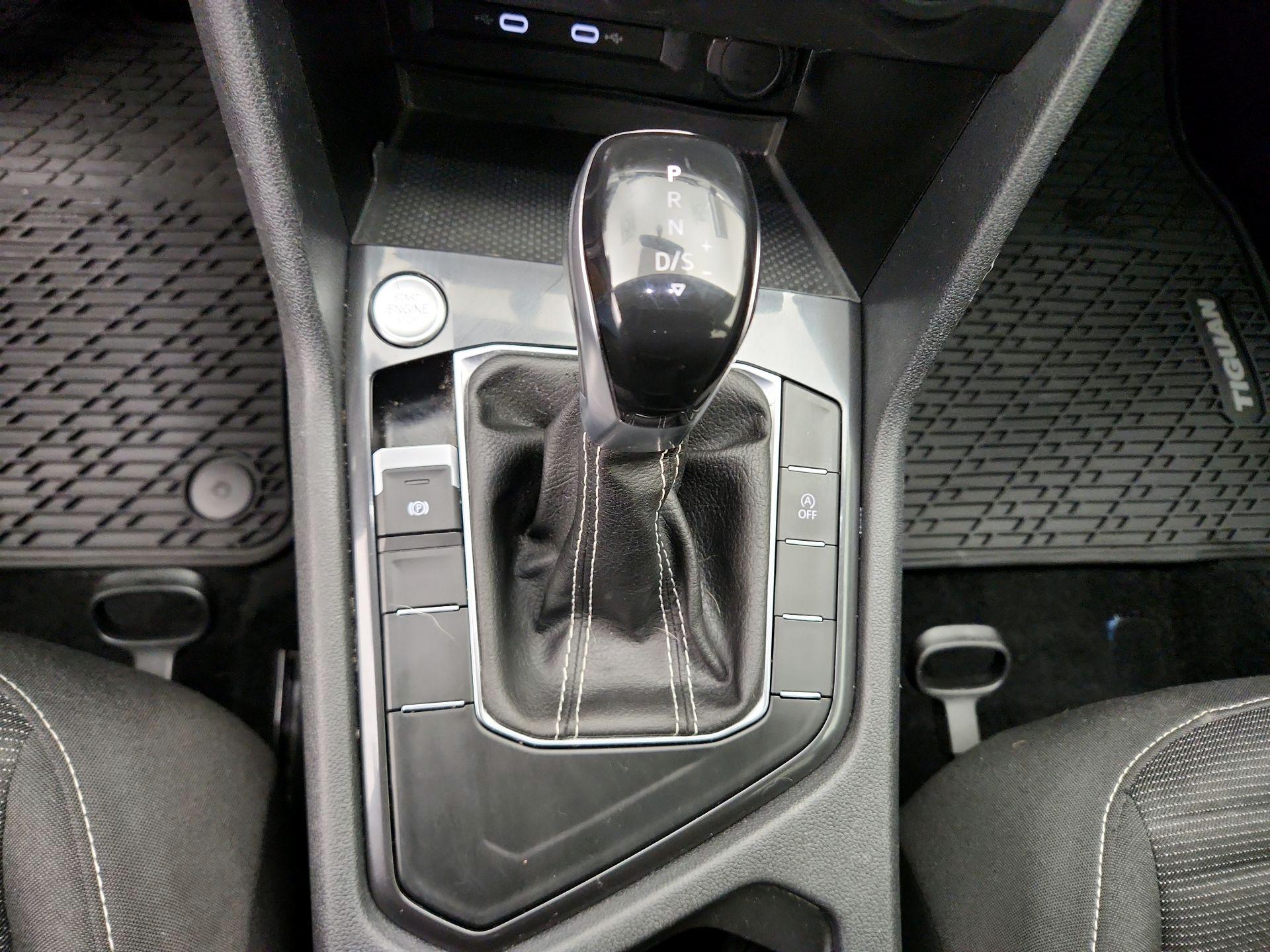 Thumbnail: 2022 Volkswagen Tiguan - 17