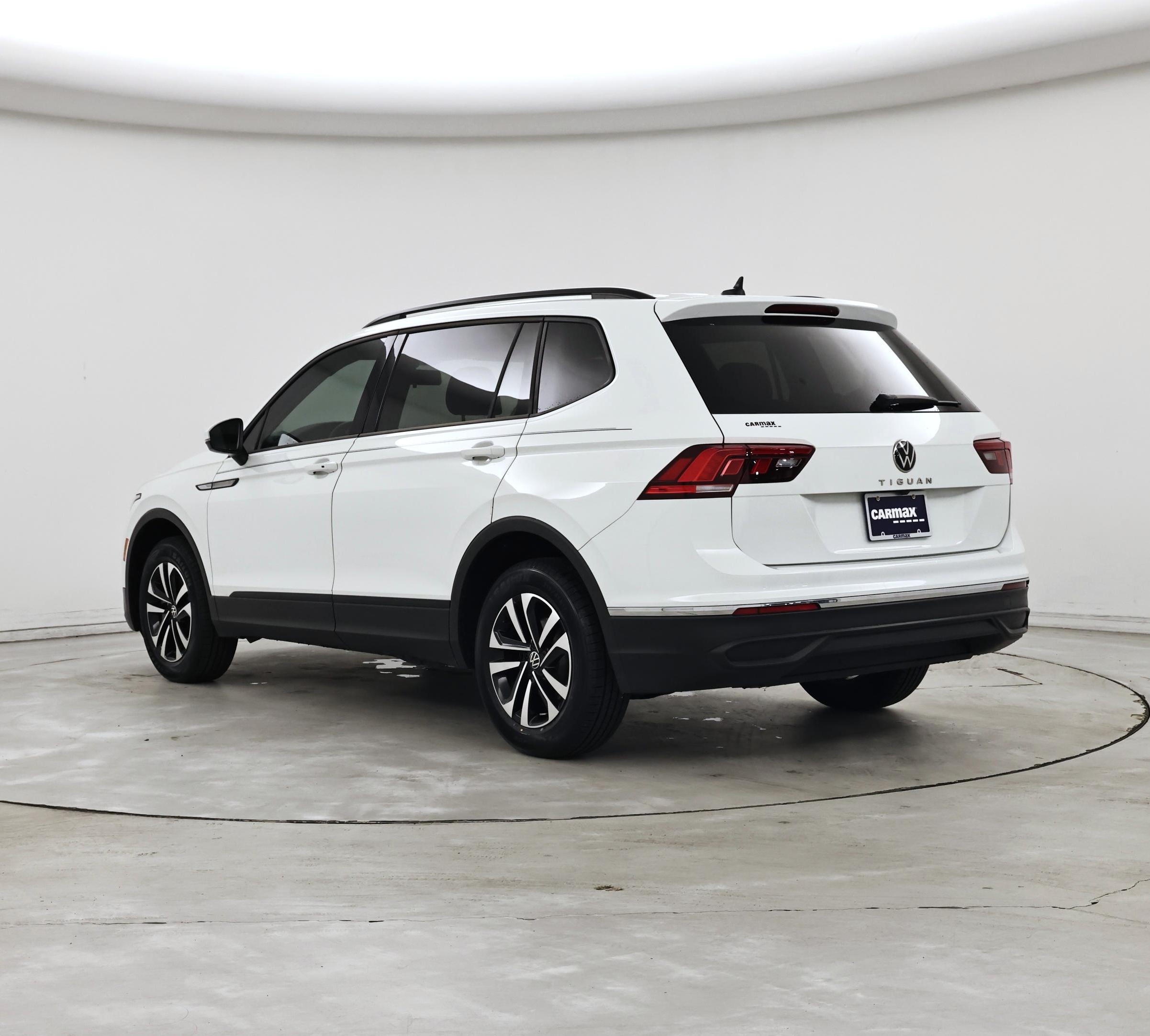Thumbnail: 2022 Volkswagen Tiguan - 2