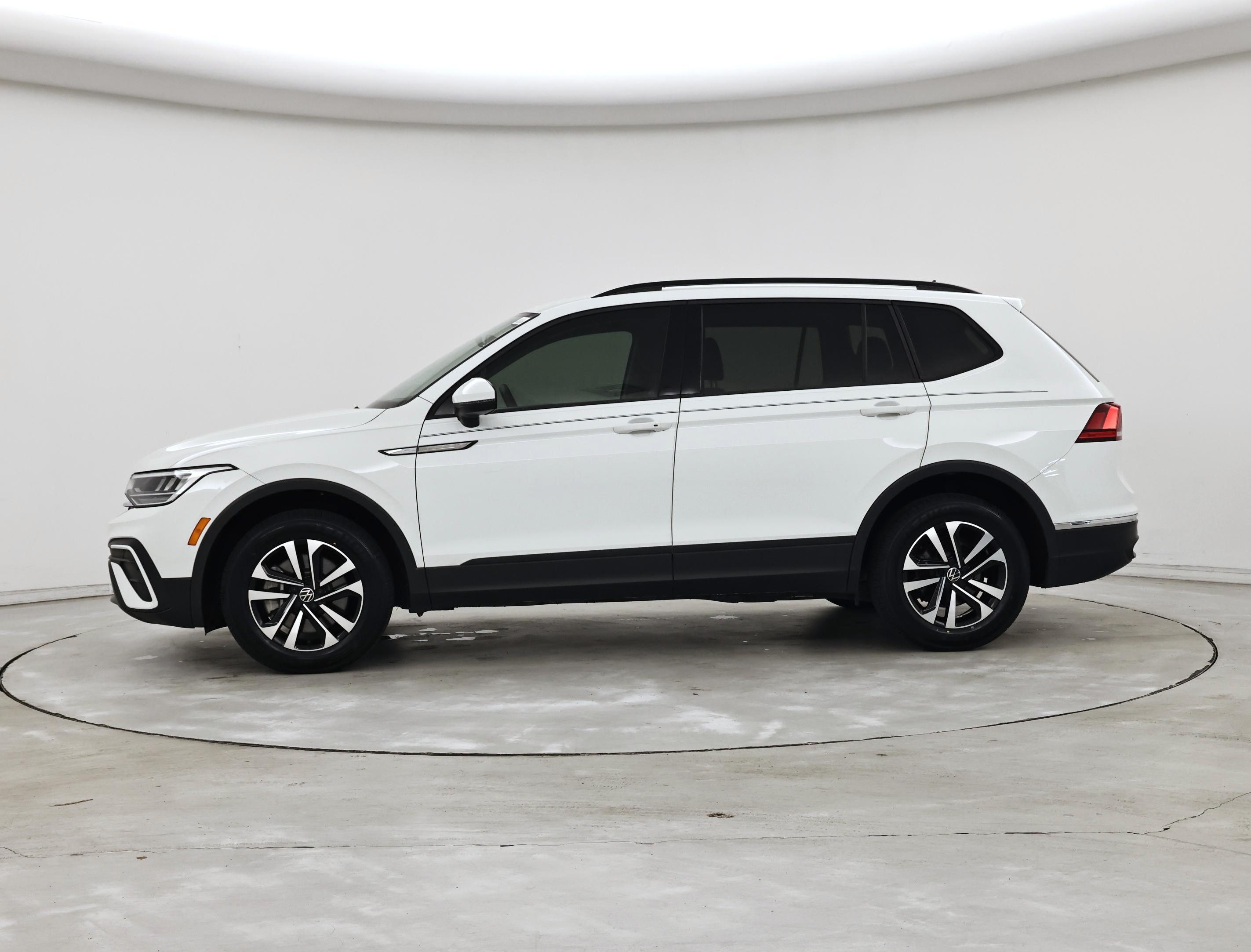 Thumbnail: 2022 Volkswagen Tiguan - 3