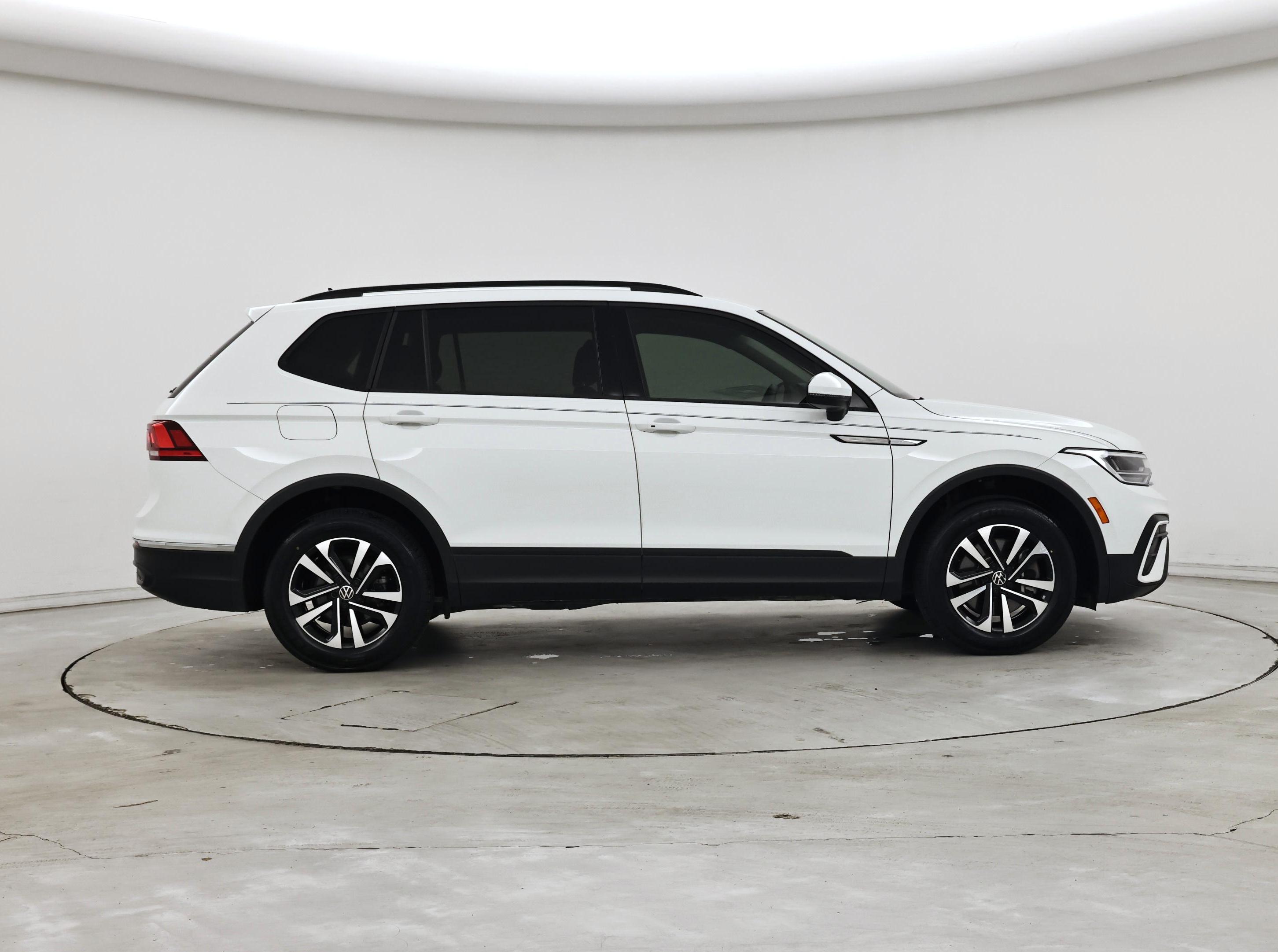 Thumbnail: 2022 Volkswagen Tiguan - 7