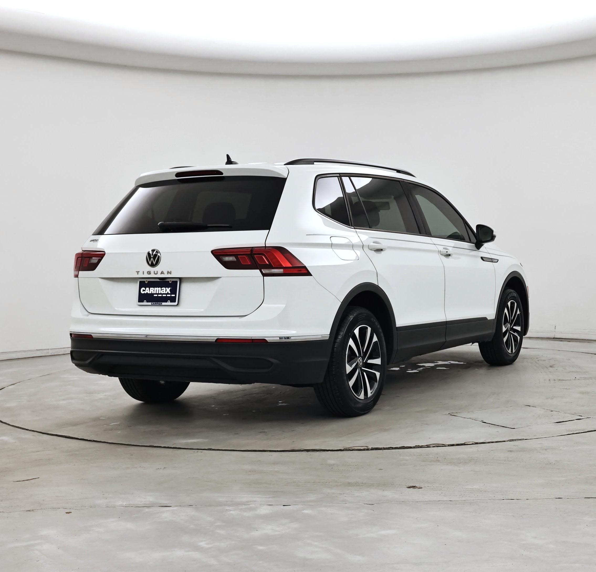 Thumbnail: 2022 Volkswagen Tiguan - 8