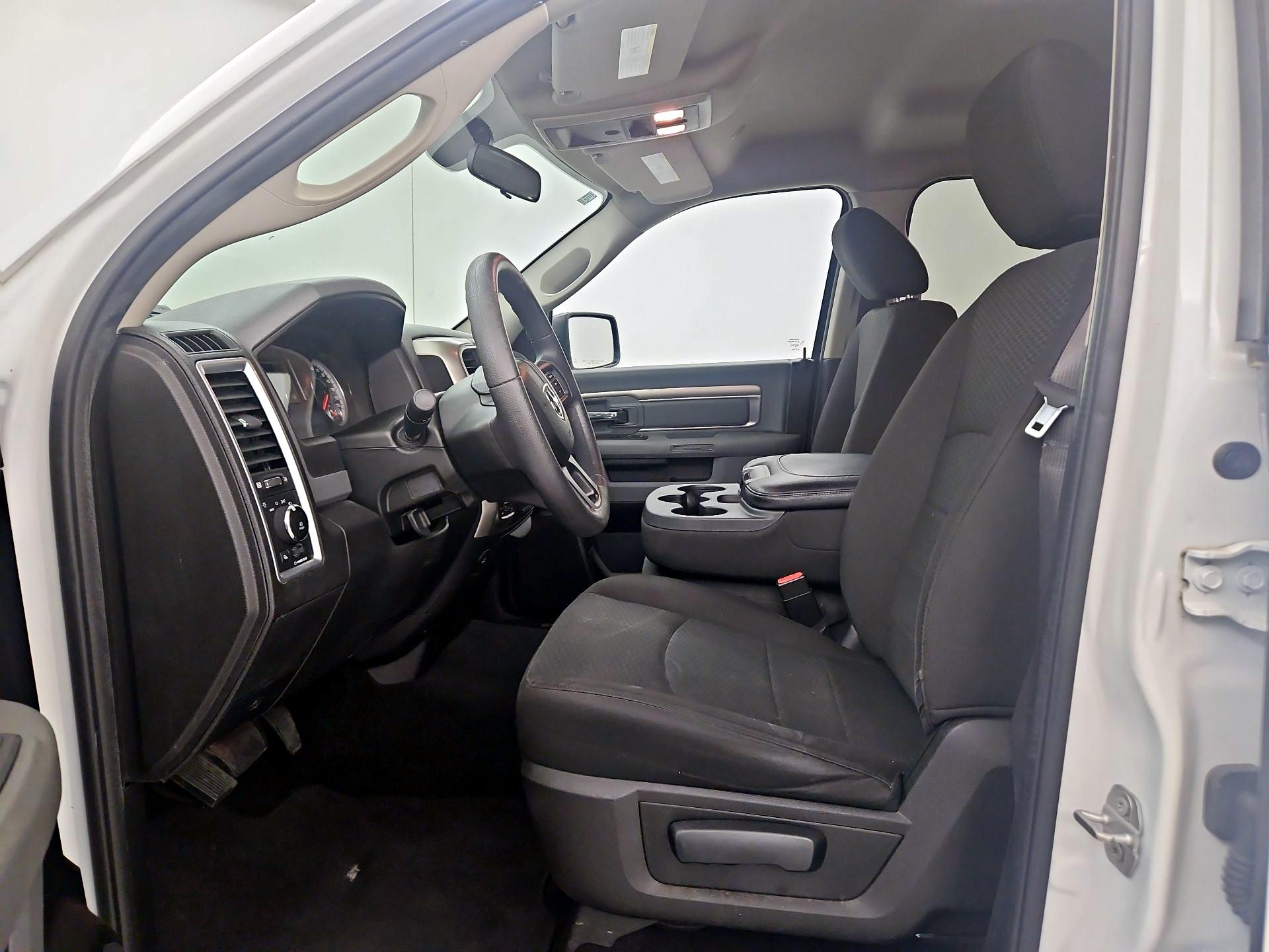 Thumbnail: 2019 RAM 1500 Classic - 11