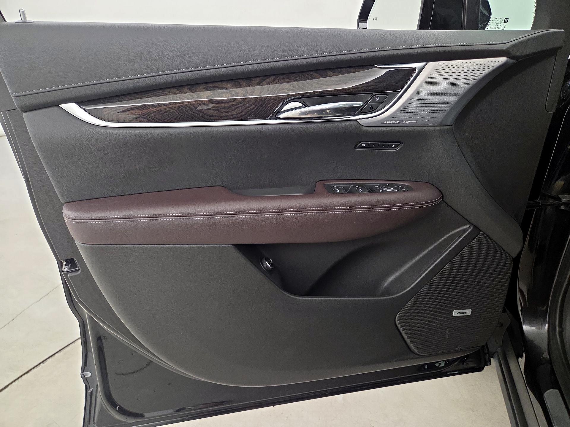 Thumbnail: 2023 Cadillac XT6 - 12