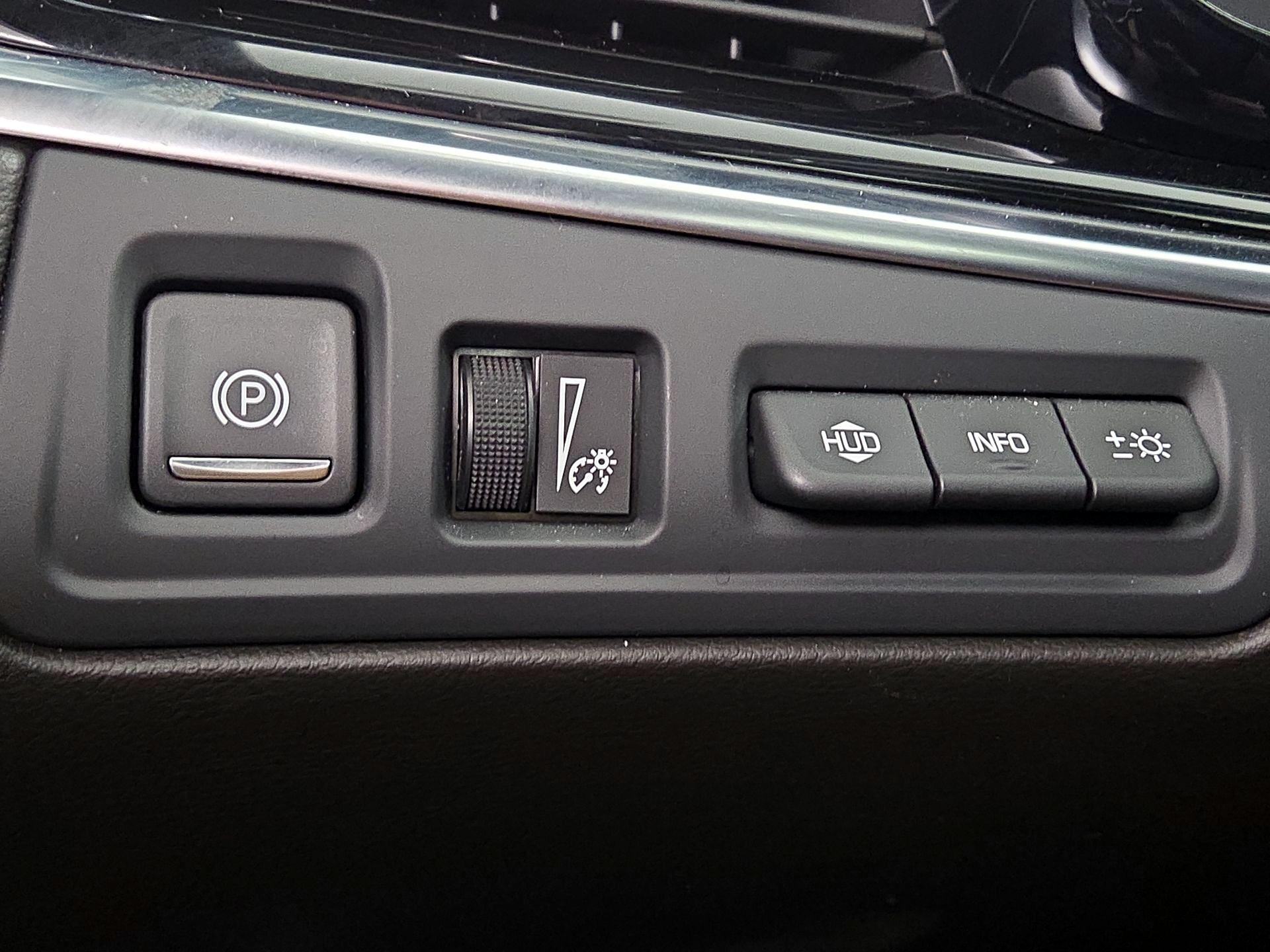 Thumbnail: 2023 Cadillac XT6 - 13