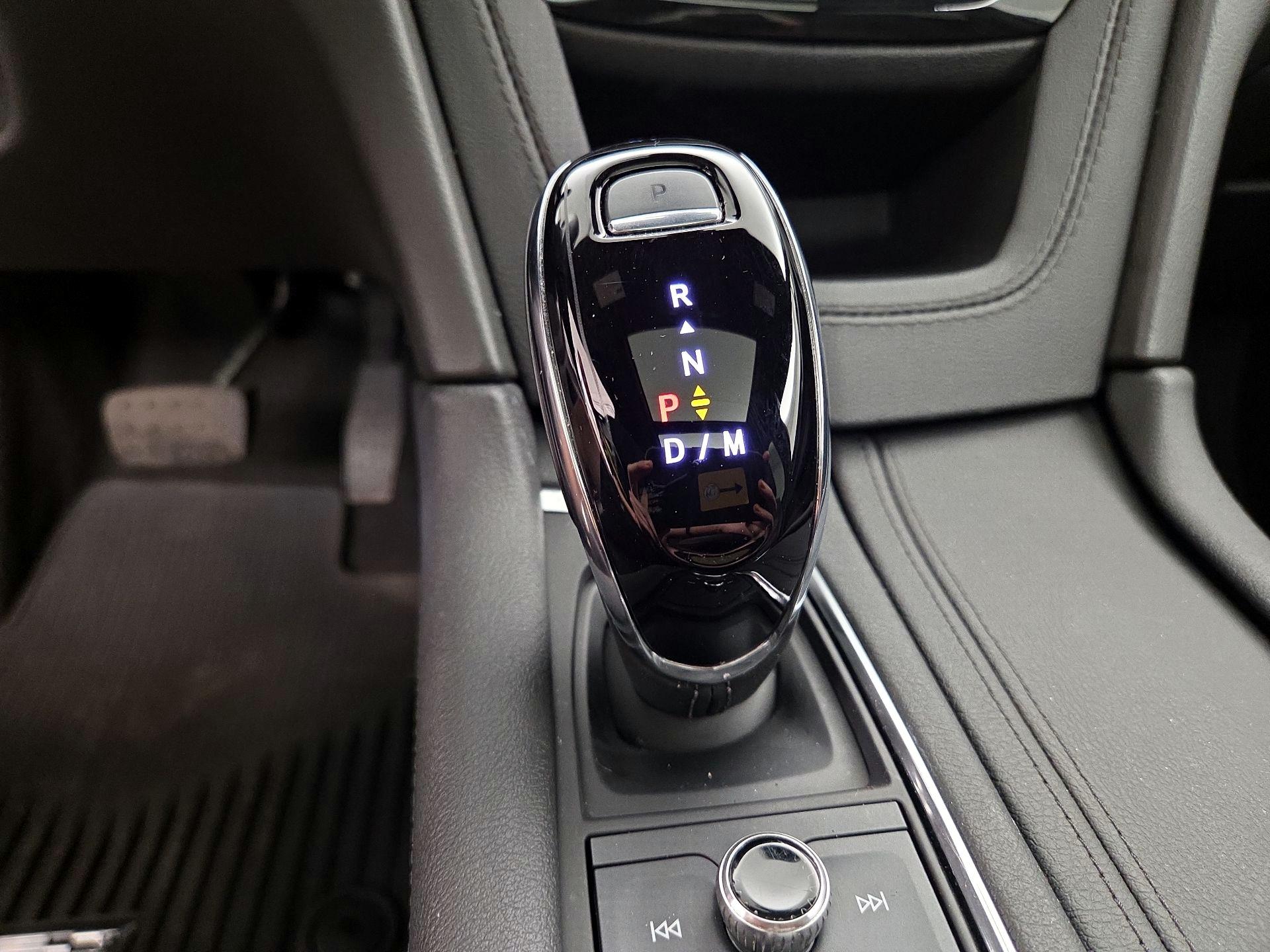 Thumbnail: 2023 Cadillac XT6 - 17