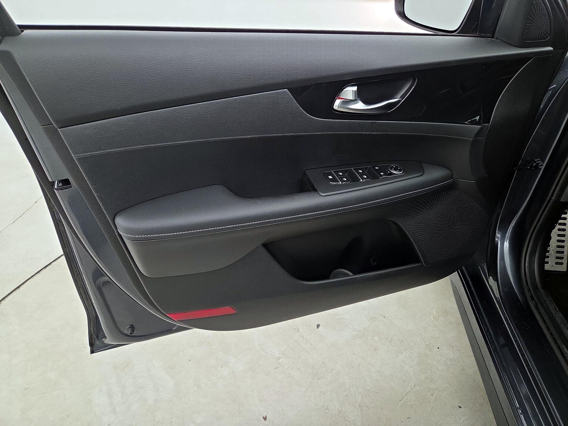 Thumbnail: 2023 Kia Forte - 12