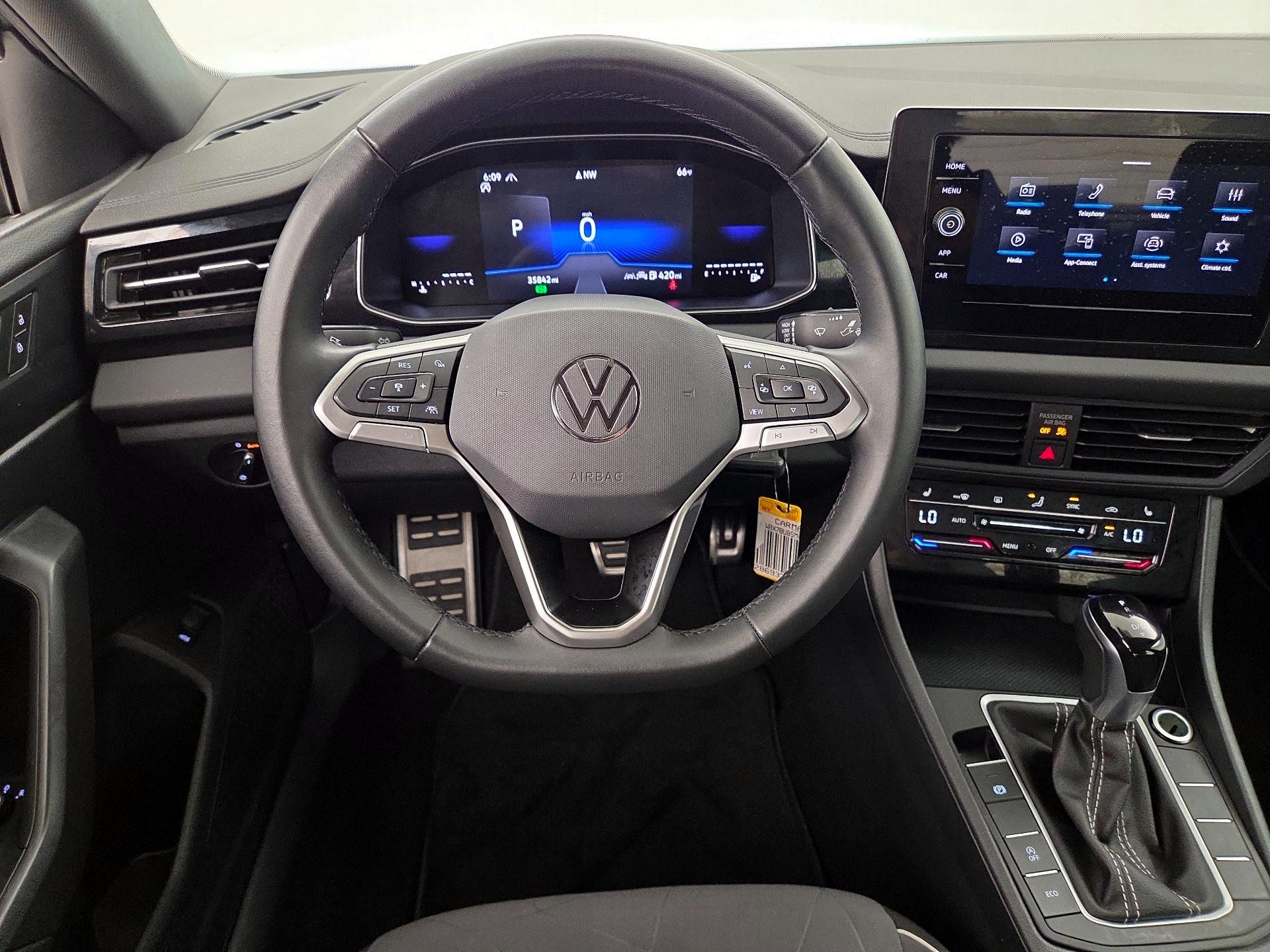 Thumbnail: 2025 Volkswagen Jetta - 10