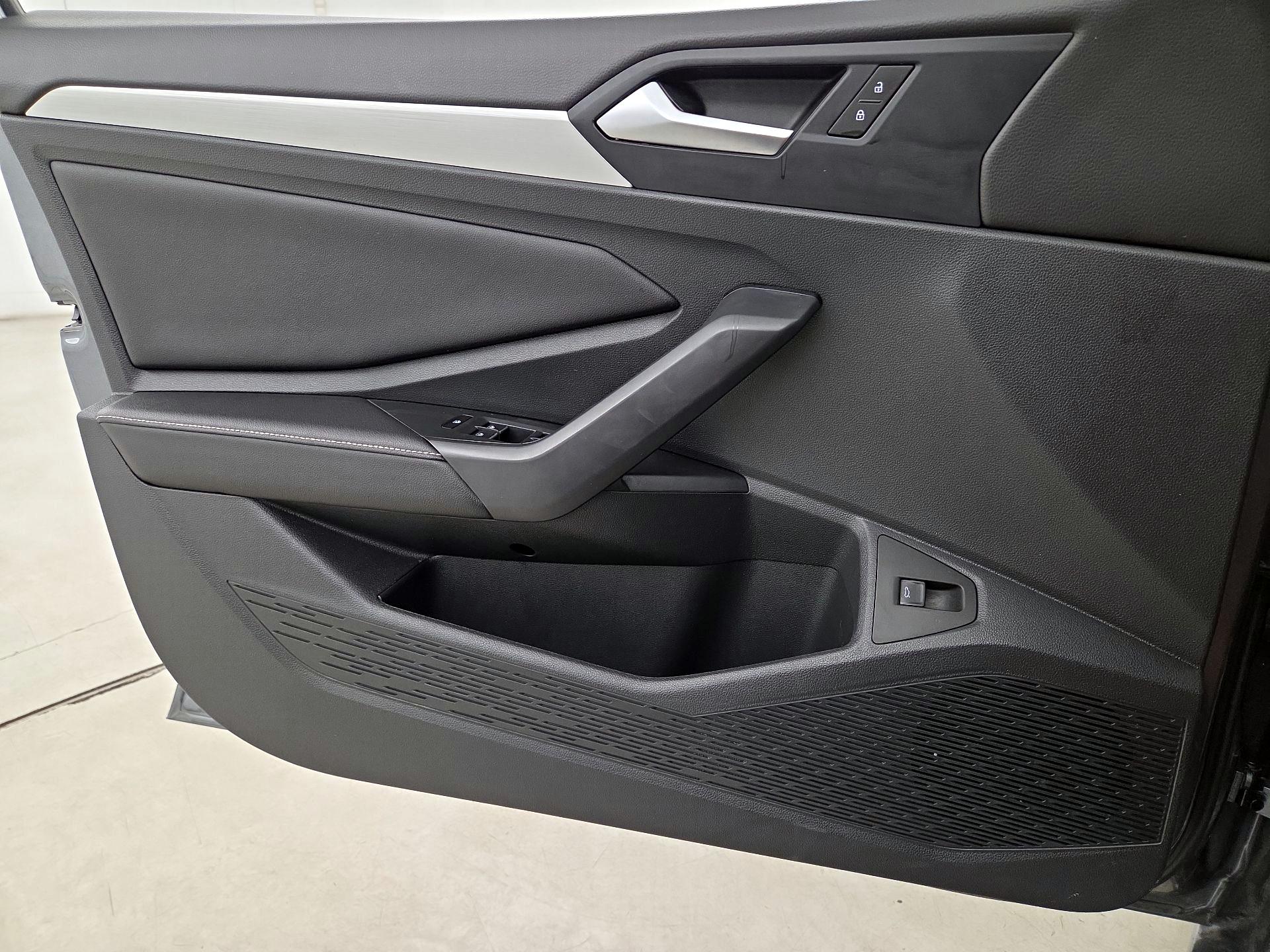 Thumbnail: 2025 Volkswagen Jetta - 12