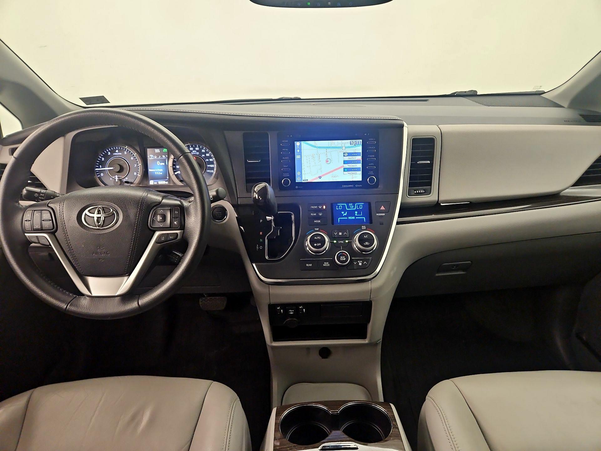 Thumbnail: 2018 Toyota Sienna - 9