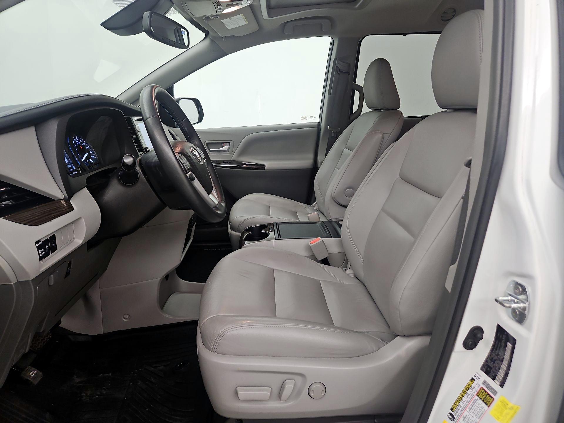 Thumbnail: 2018 Toyota Sienna - 11