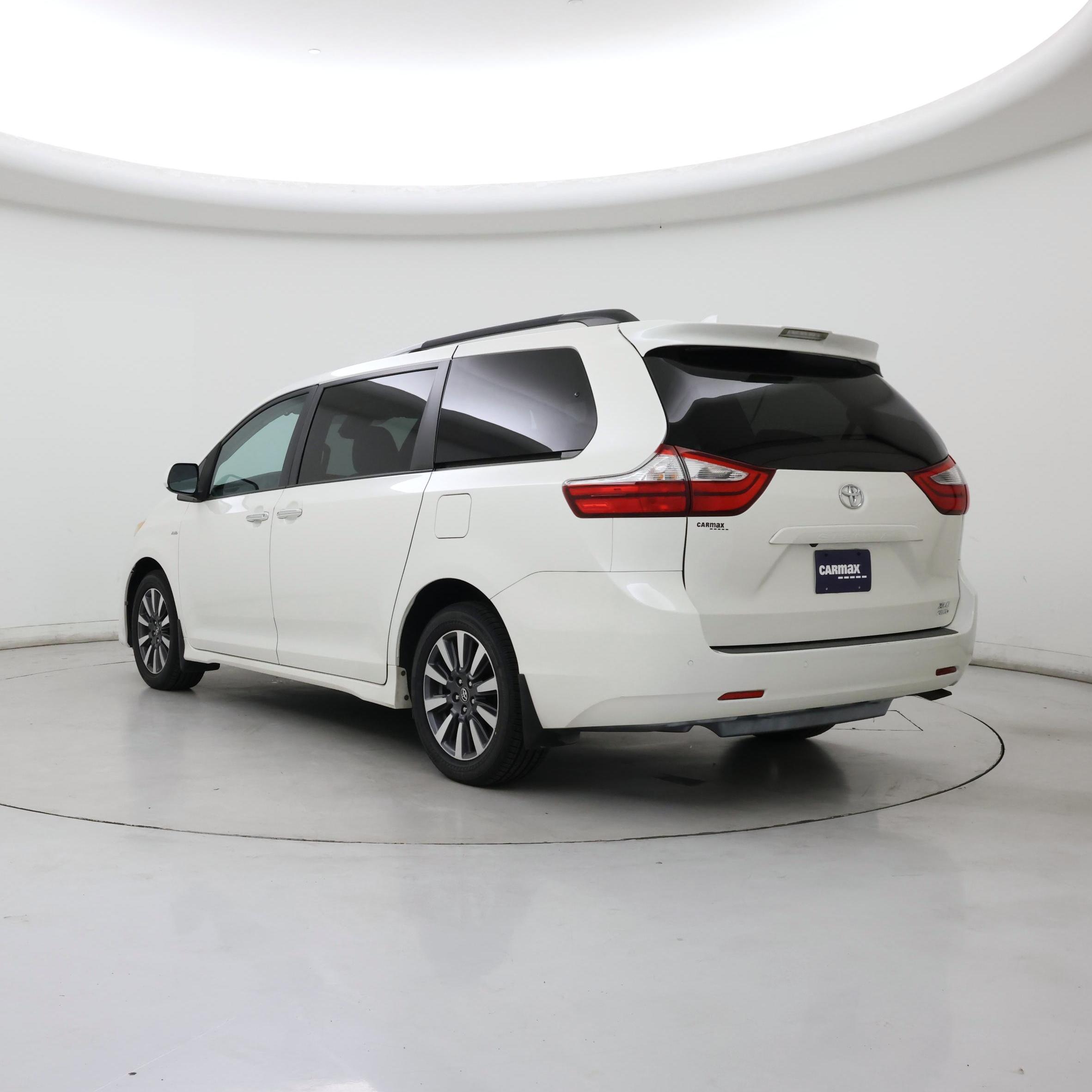 Thumbnail: 2018 Toyota Sienna - 2