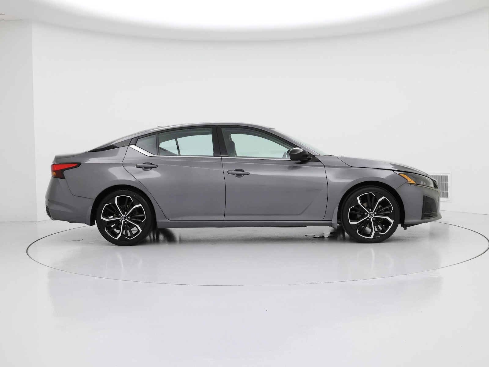 2024 Nissan Altima SR - Photo 8