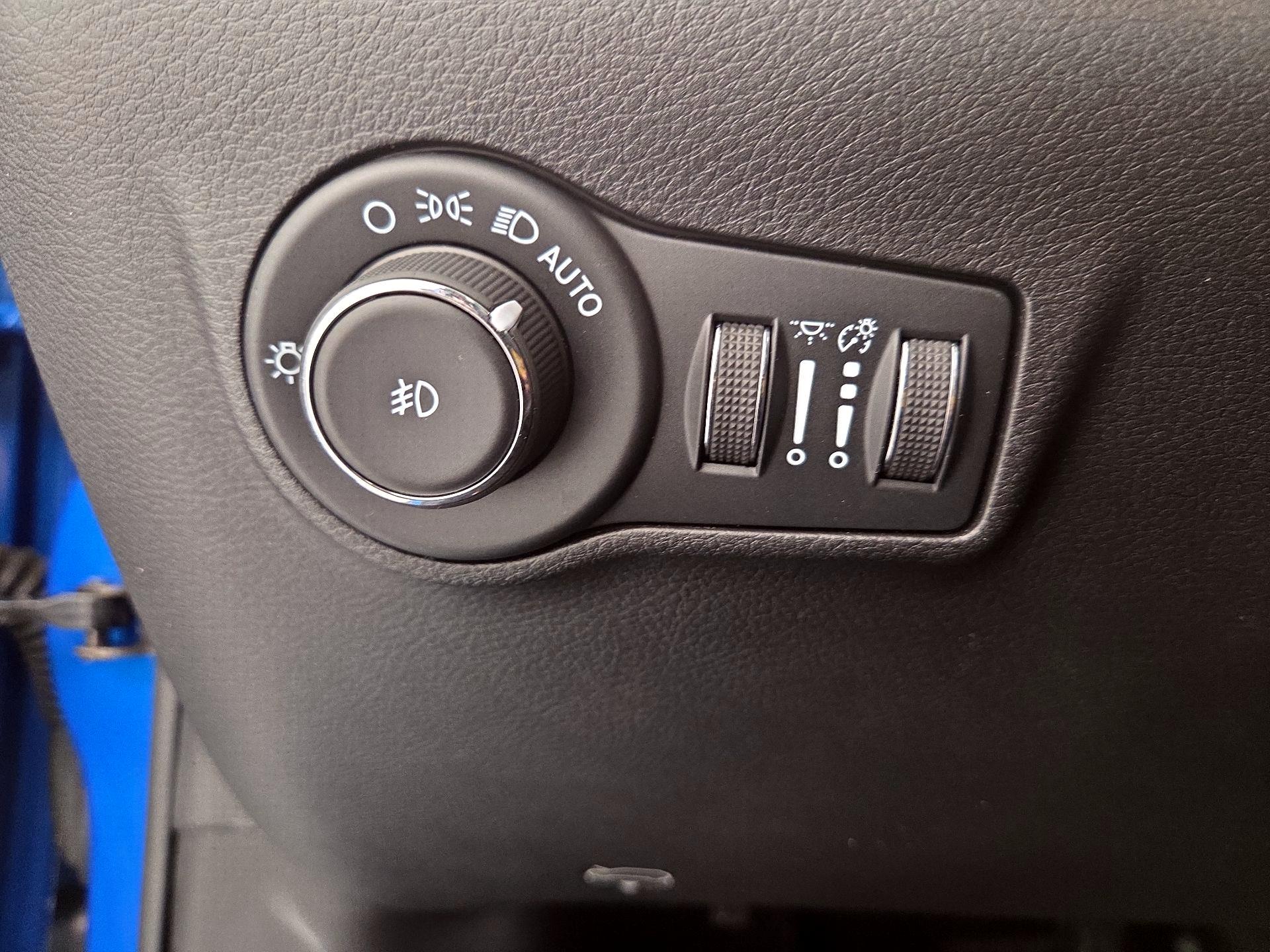 Thumbnail: 2022 Jeep Compass - 13