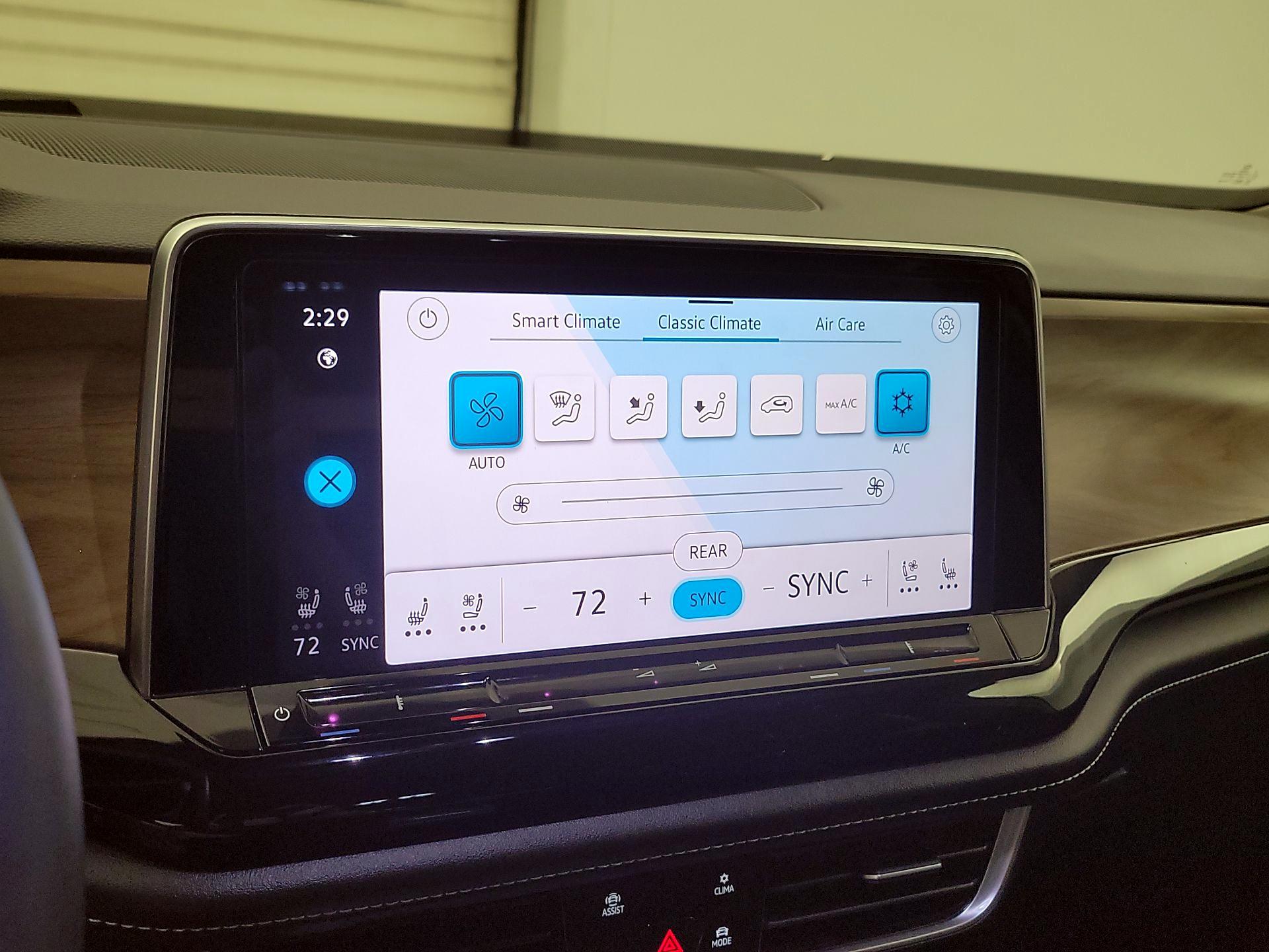 Thumbnail: 2024 Volkswagen Atlas - 16