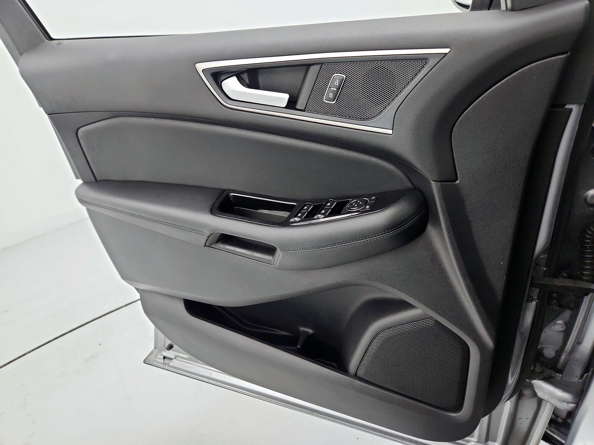 Thumbnail: 2020 Ford Edge - 12