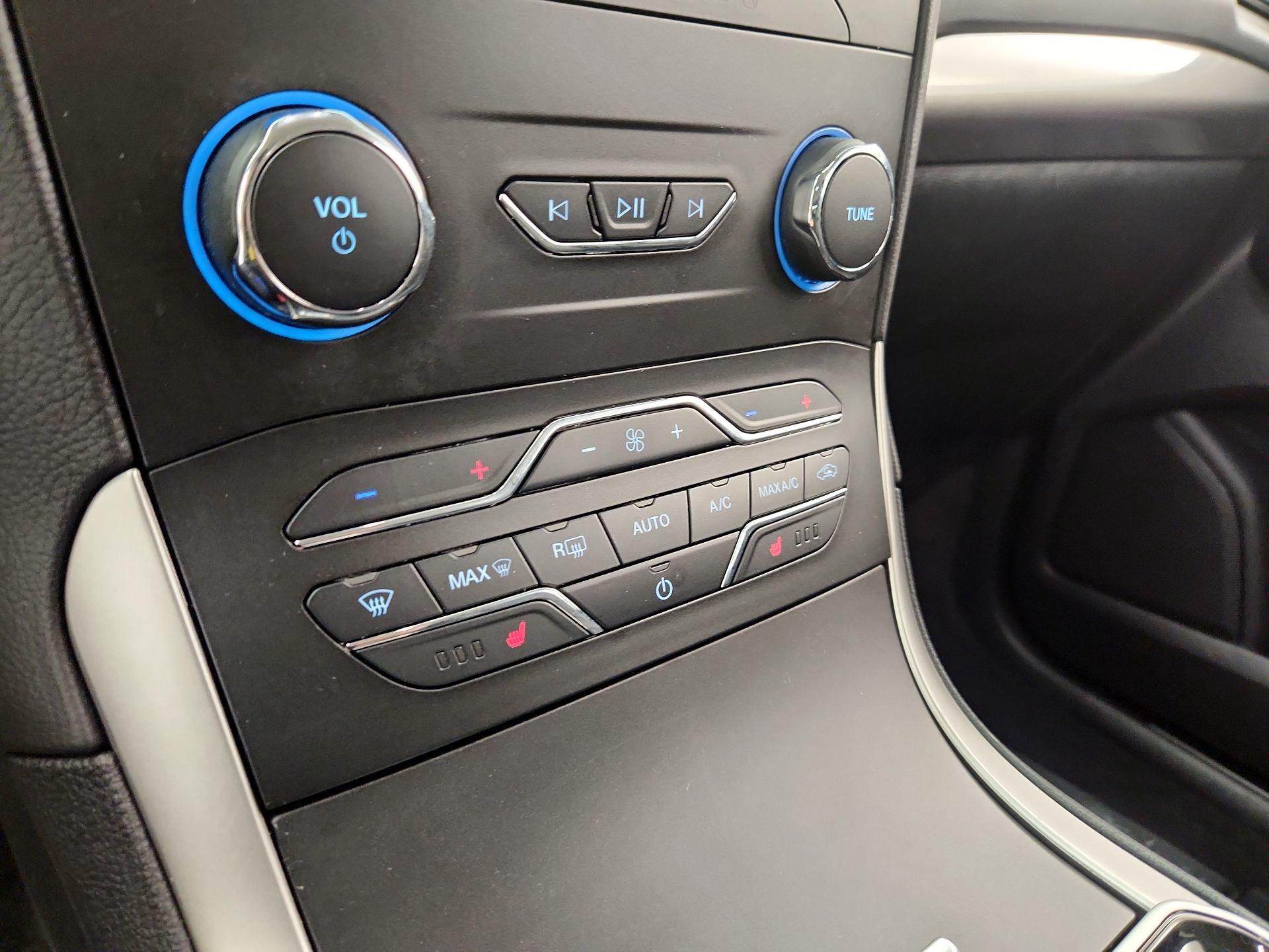 Thumbnail: 2020 Ford Edge - 17