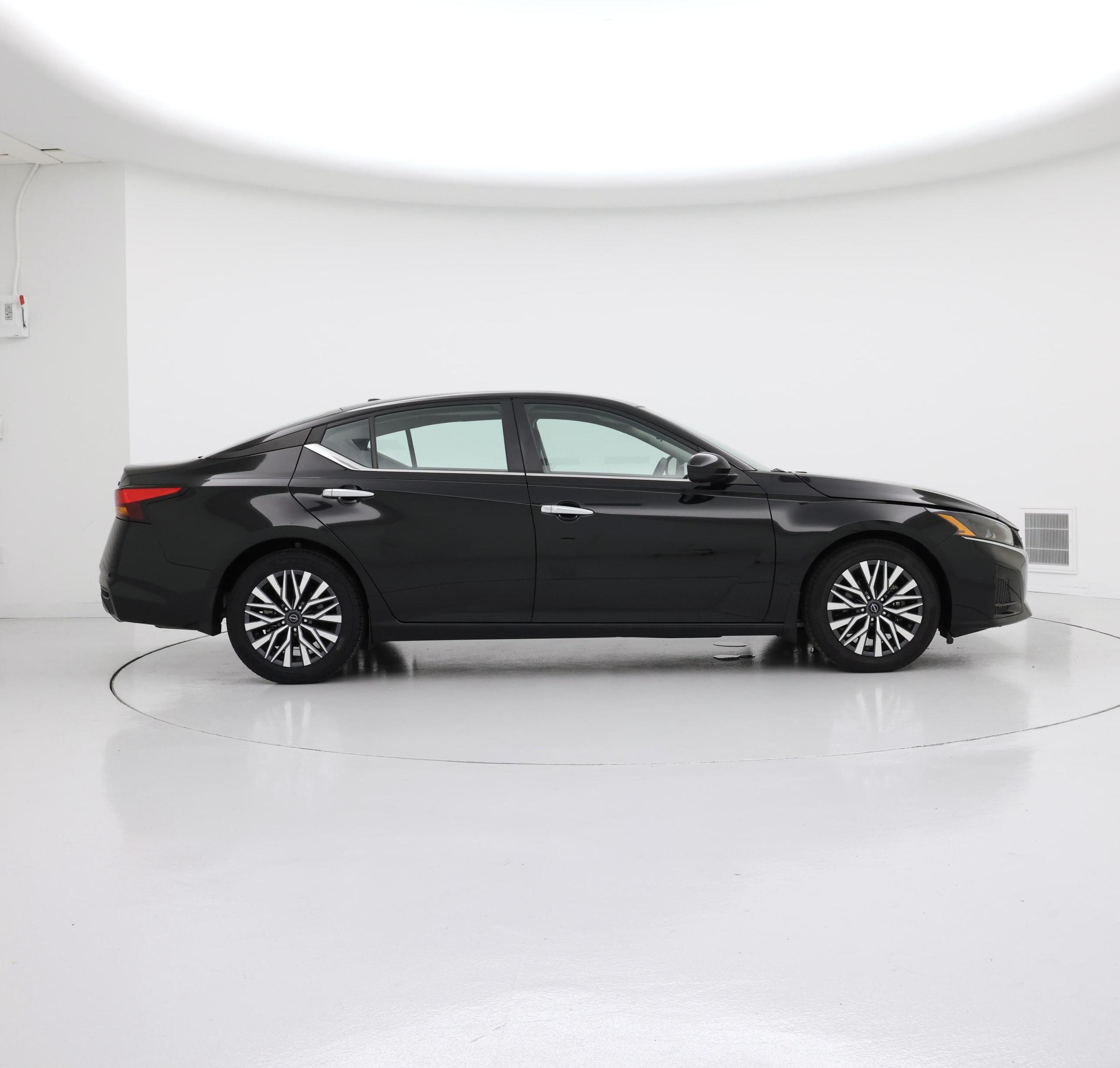 Thumbnail: 2023 Nissan Altima - 7