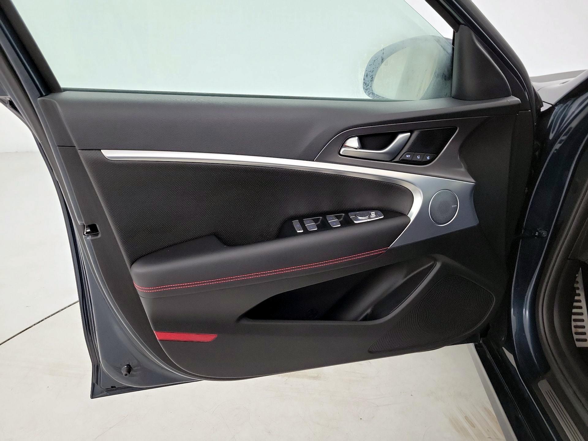 Thumbnail: 2024 Genesis G70 - 12