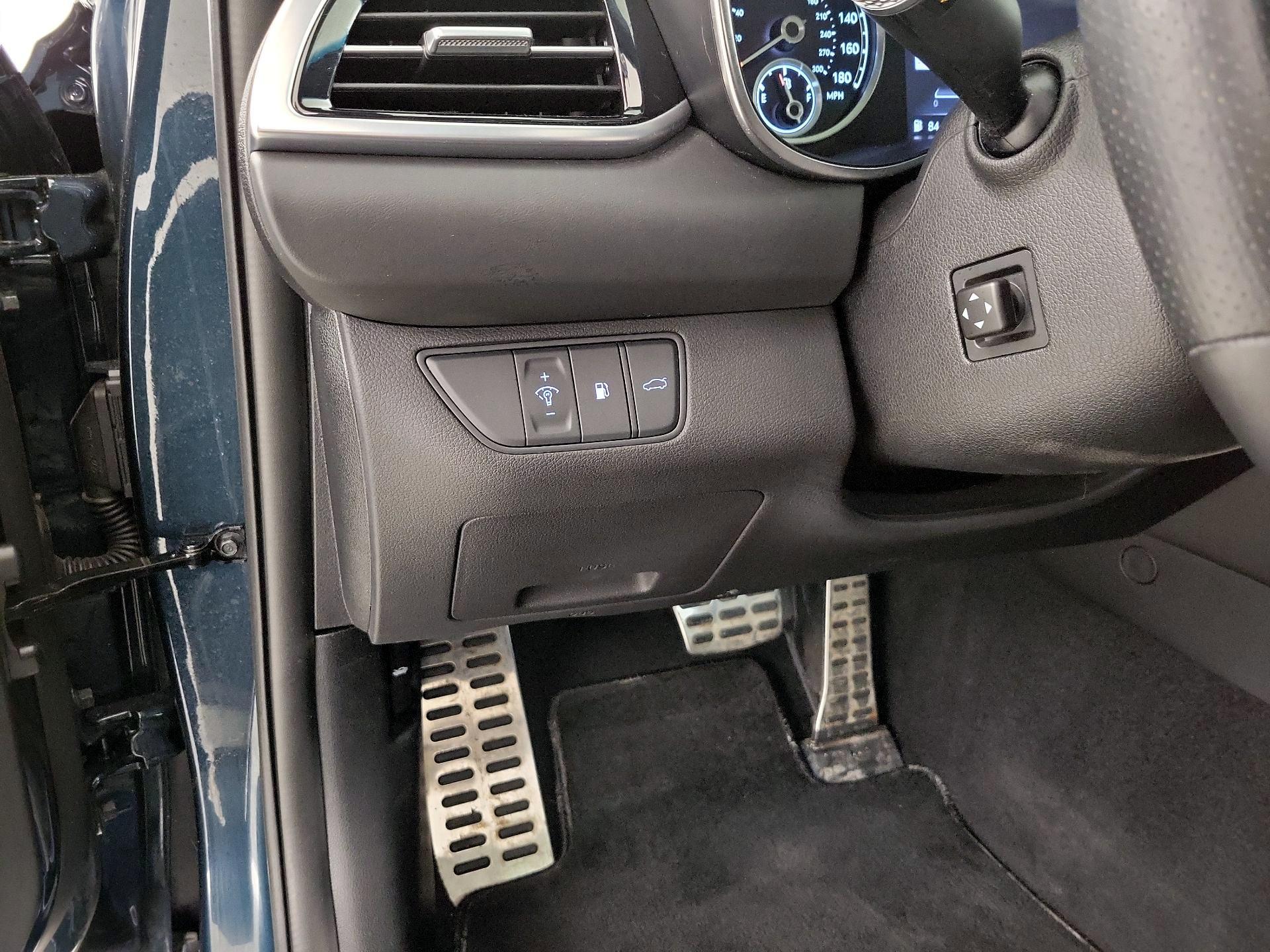 Thumbnail: 2024 Genesis G70 - 13