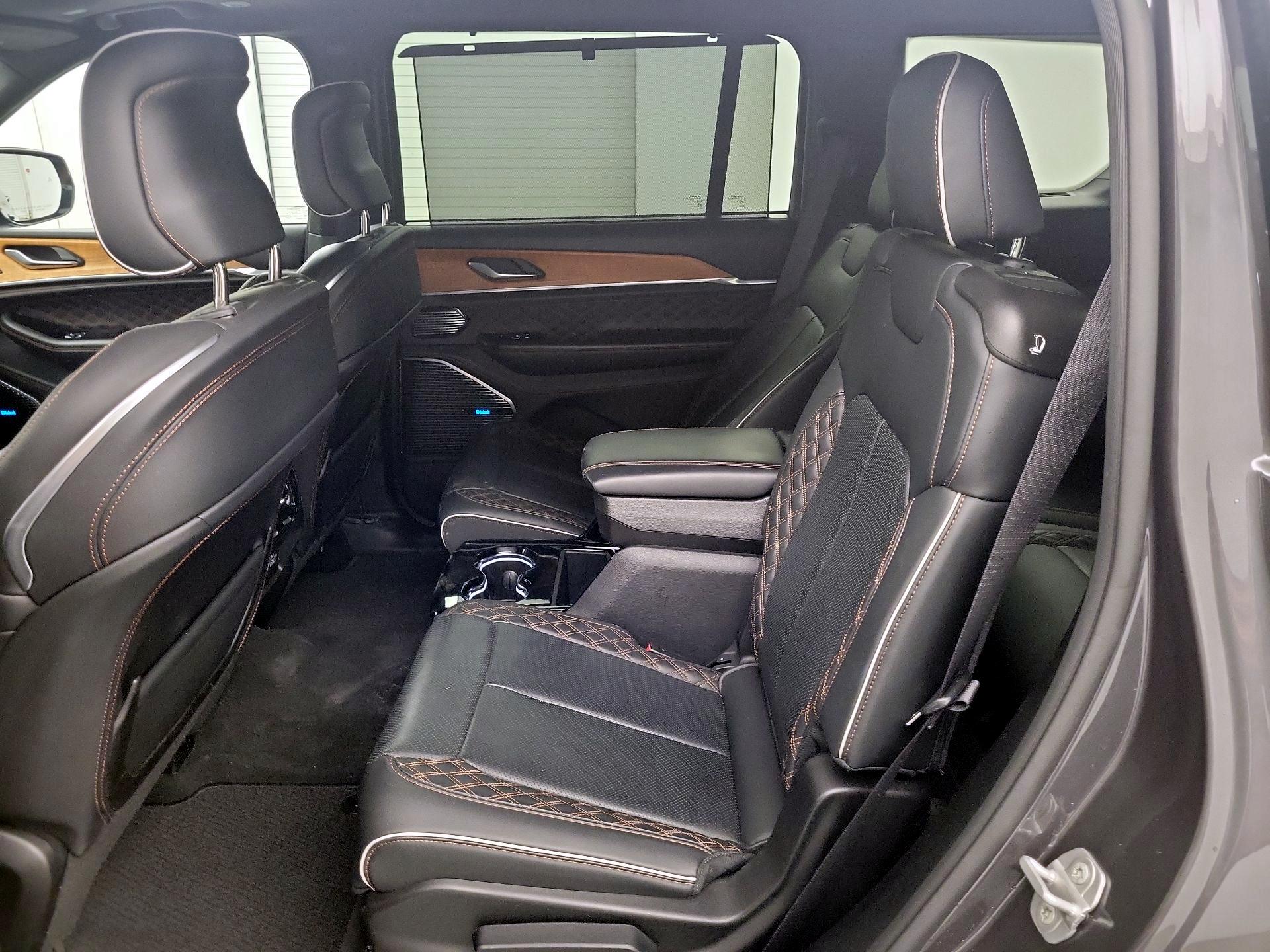 Thumbnail: 2022 Jeep Grand Cherokee L - 20