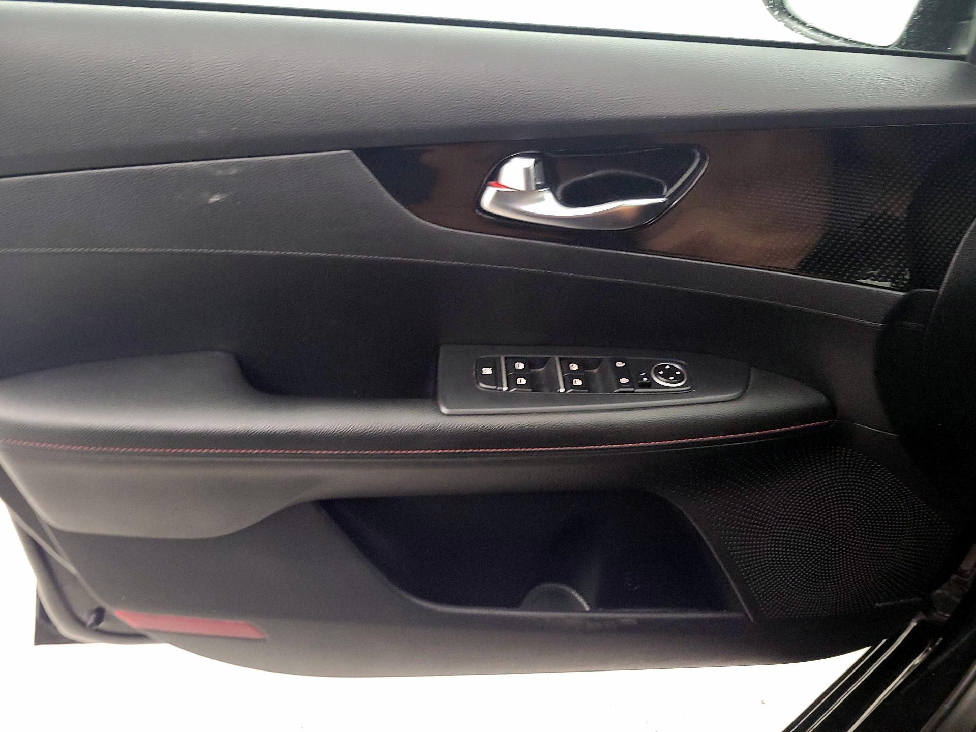 Thumbnail: 2020 Kia Forte - 12