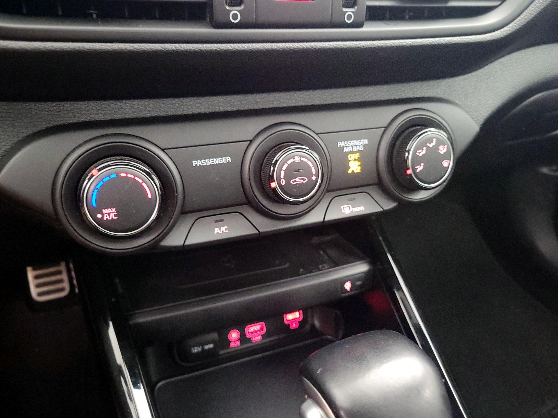 Thumbnail: 2020 Kia Forte - 16