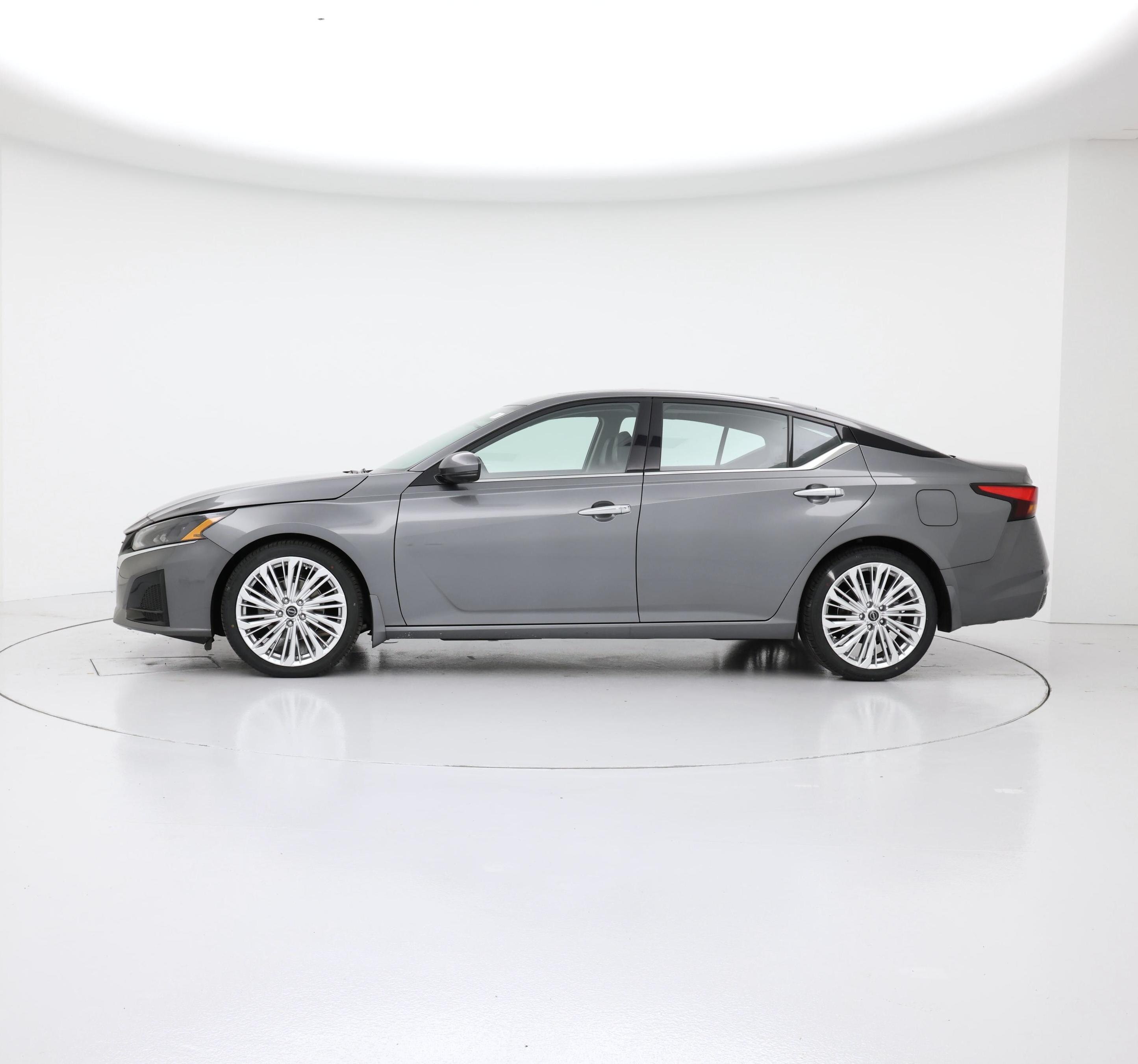 Thumbnail: 2023 Nissan Altima - 3