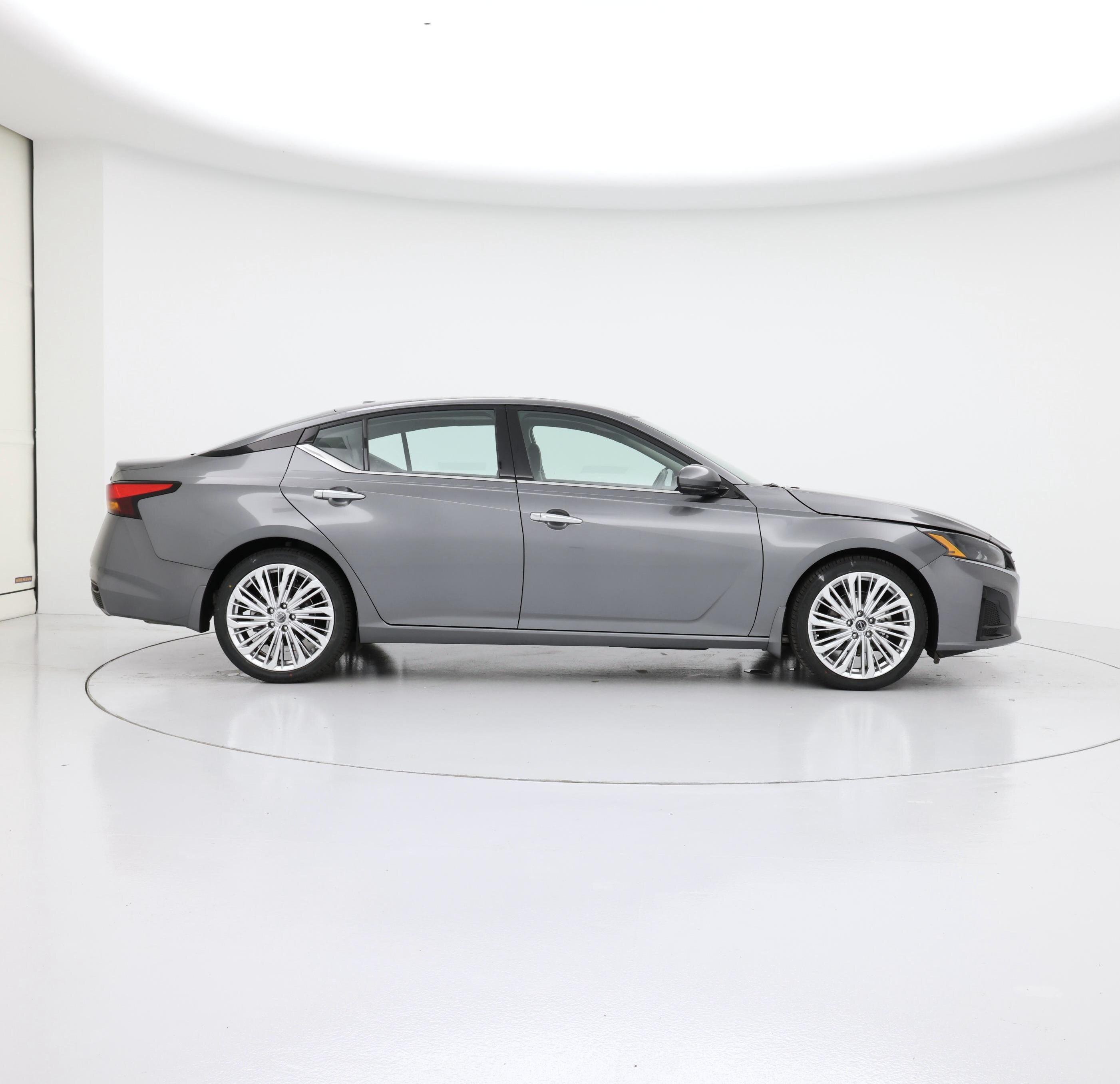 Thumbnail: 2023 Nissan Altima - 7