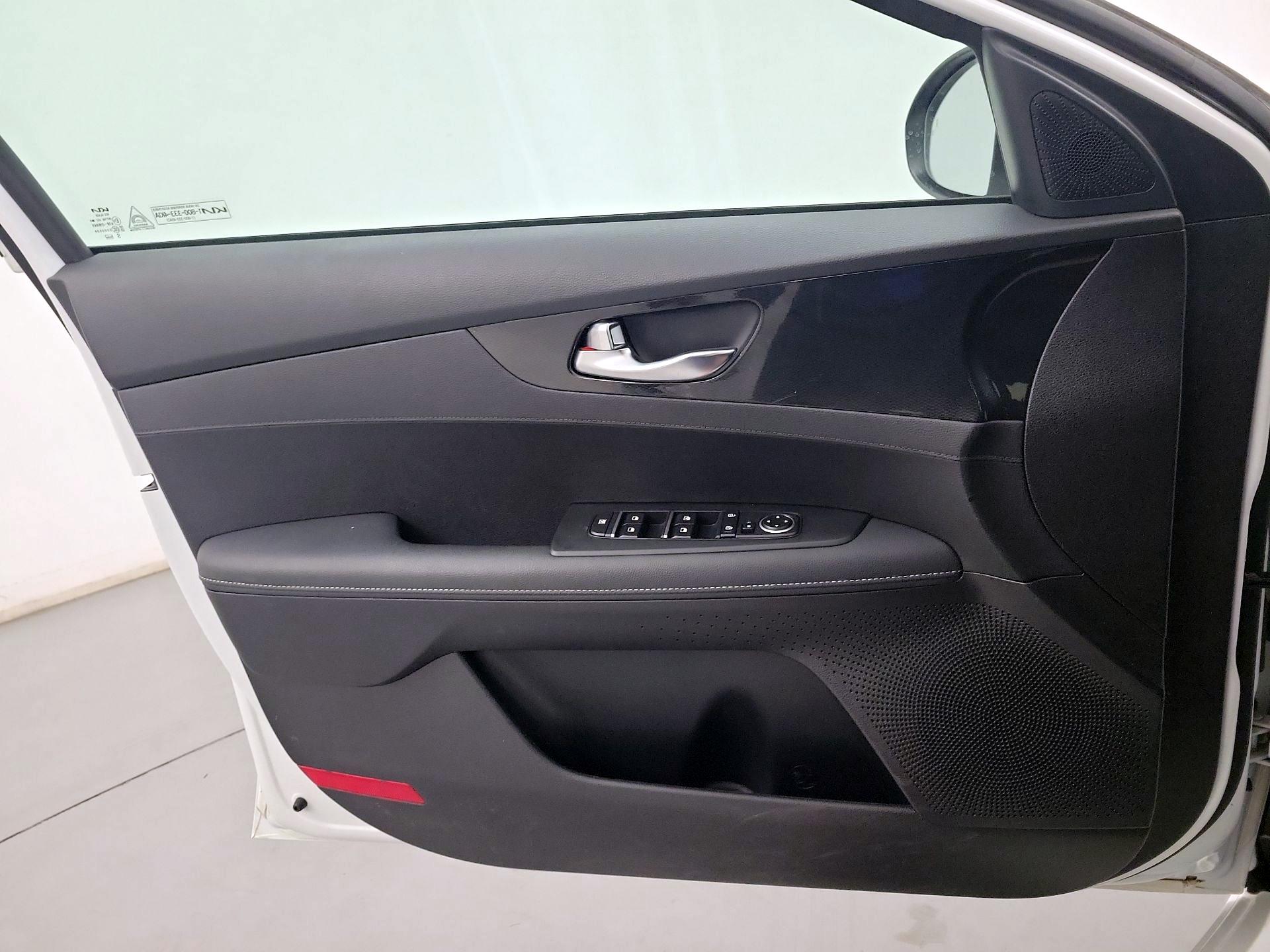 Thumbnail: 2023 Kia Forte - 12