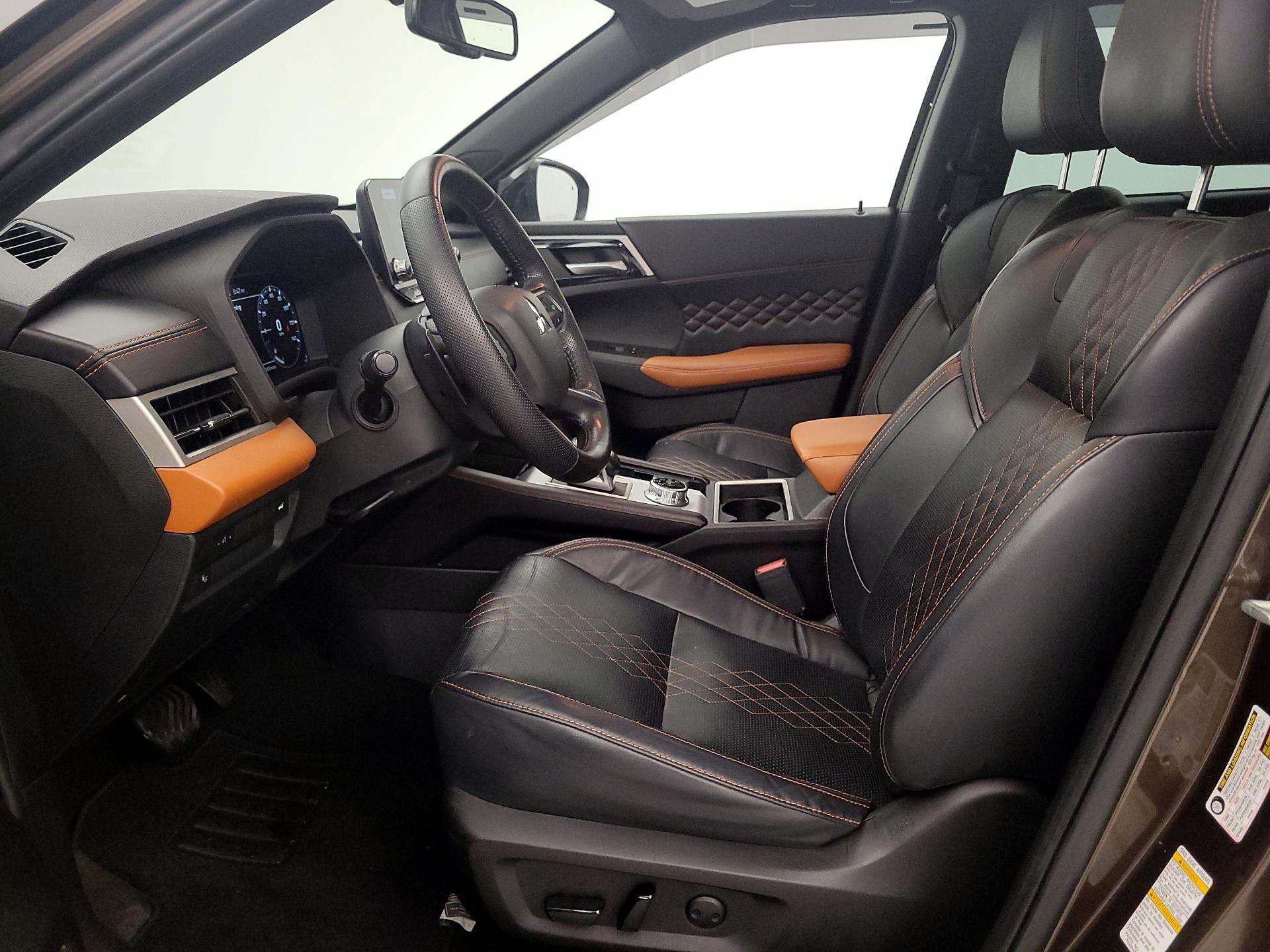 Thumbnail: 2022 Mitsubishi Outlander - 11