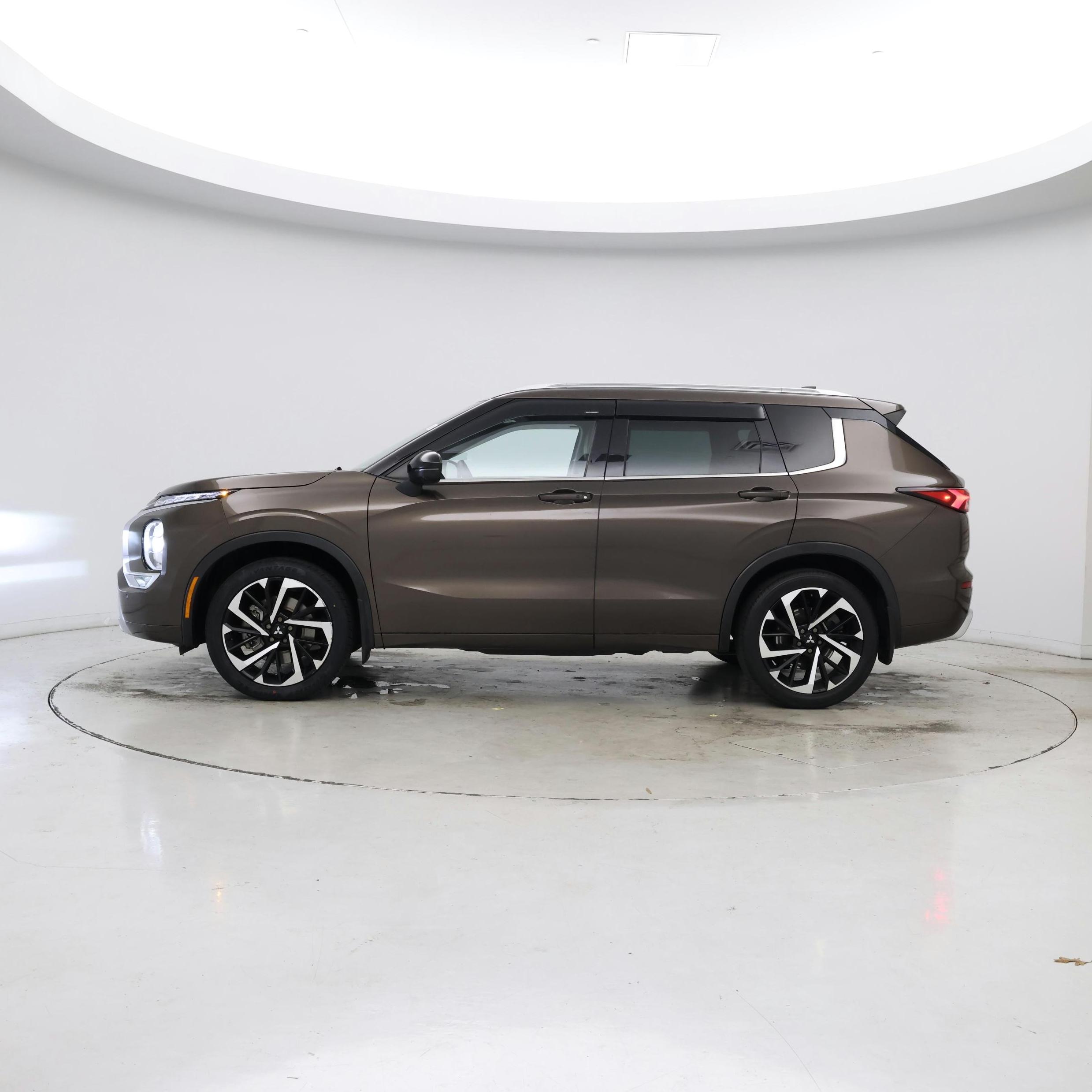 Thumbnail: 2022 Mitsubishi Outlander - 3