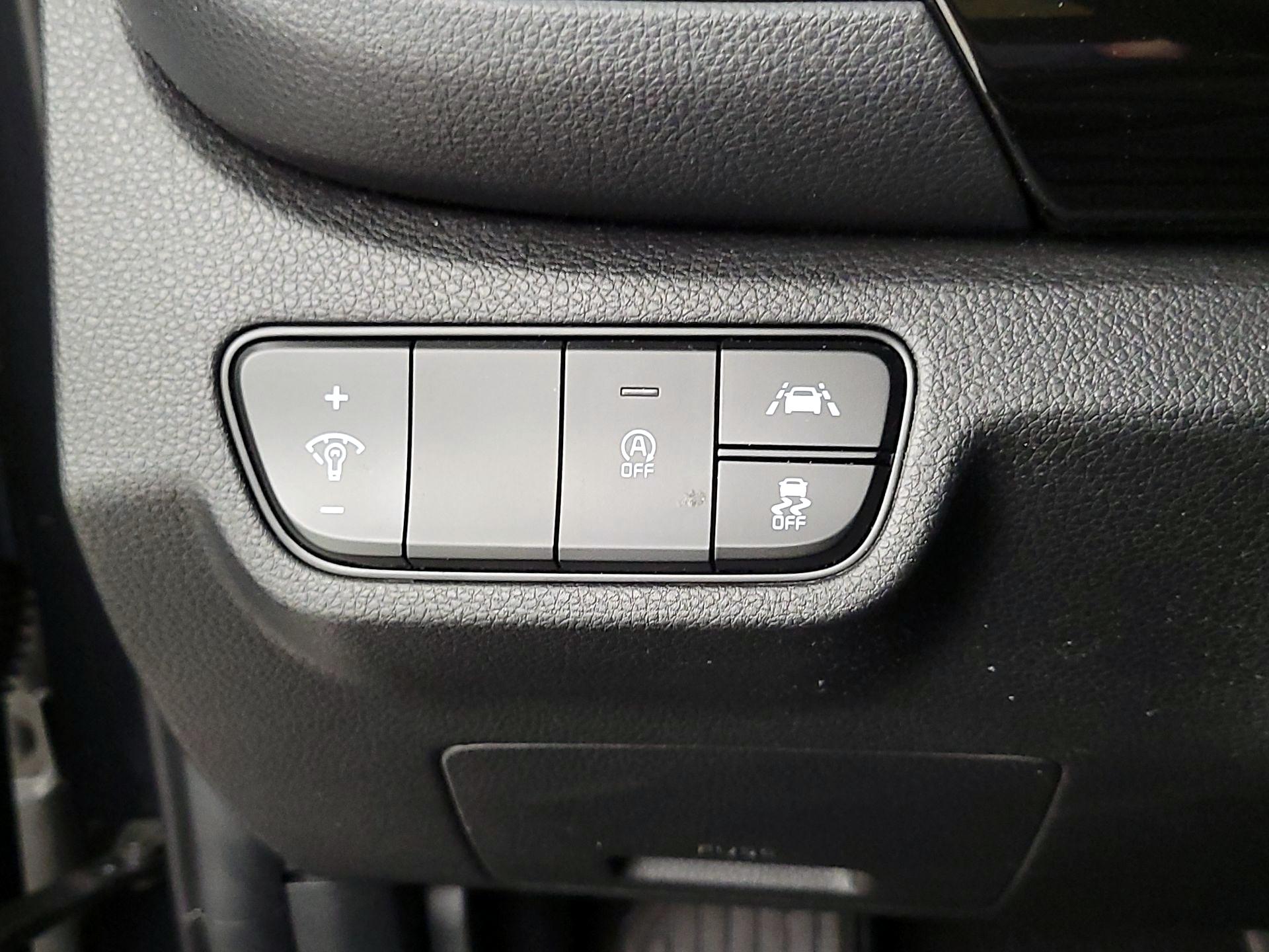 Thumbnail: 2023 Kia Seltos - 13