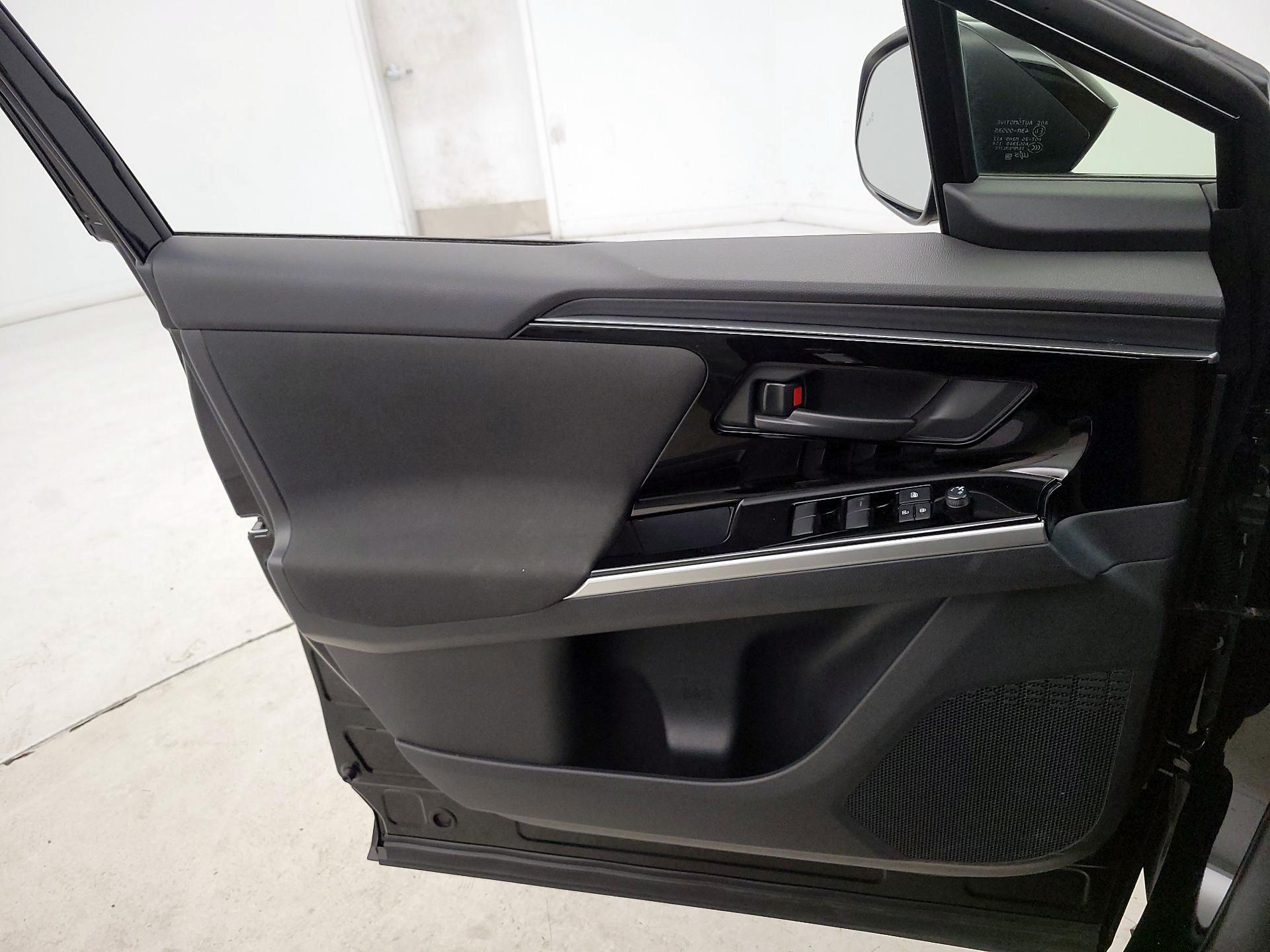 Thumbnail: 2024 Subaru Solterra - 12