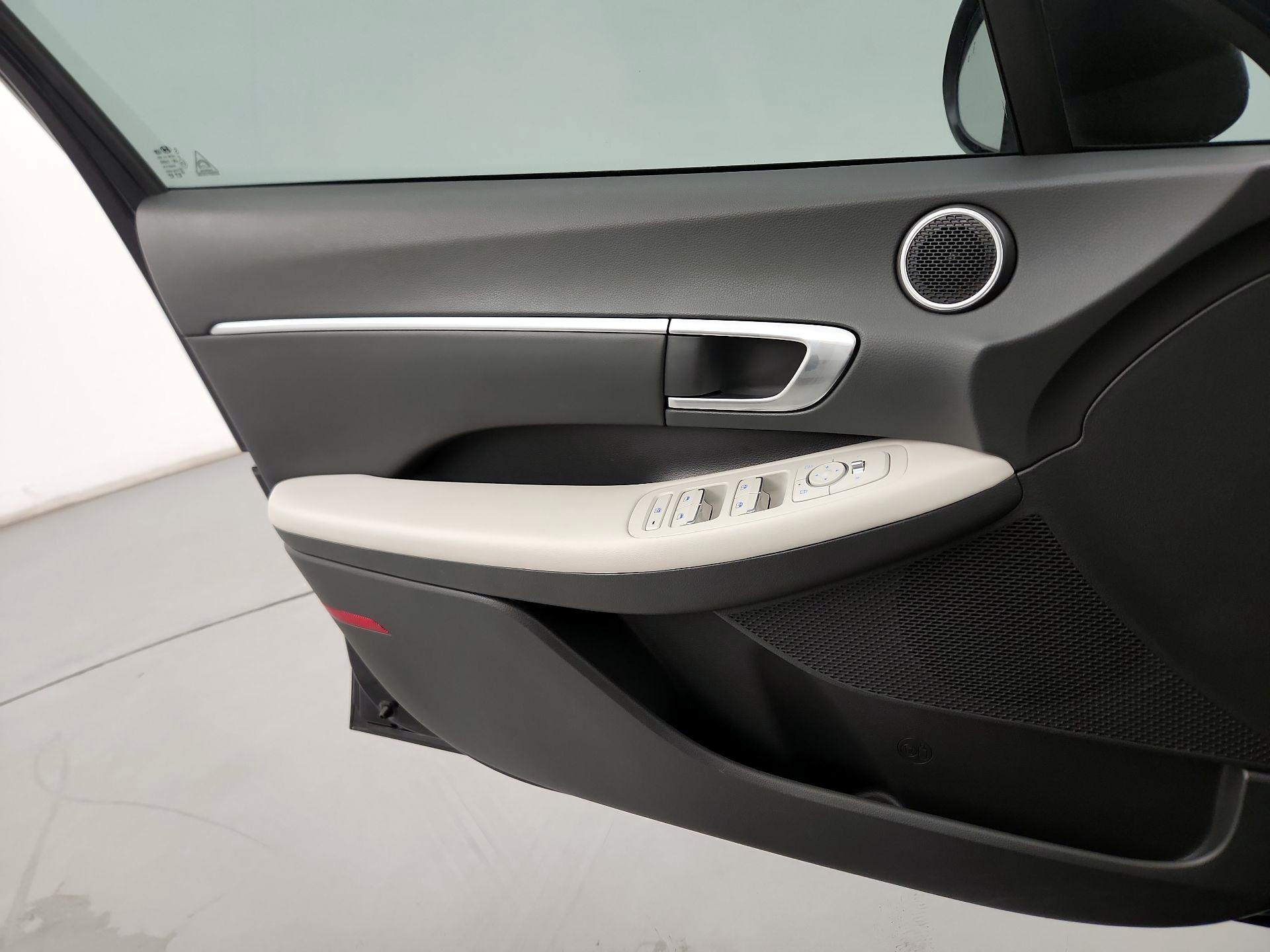 Thumbnail: 2023 Hyundai Sonata - 12