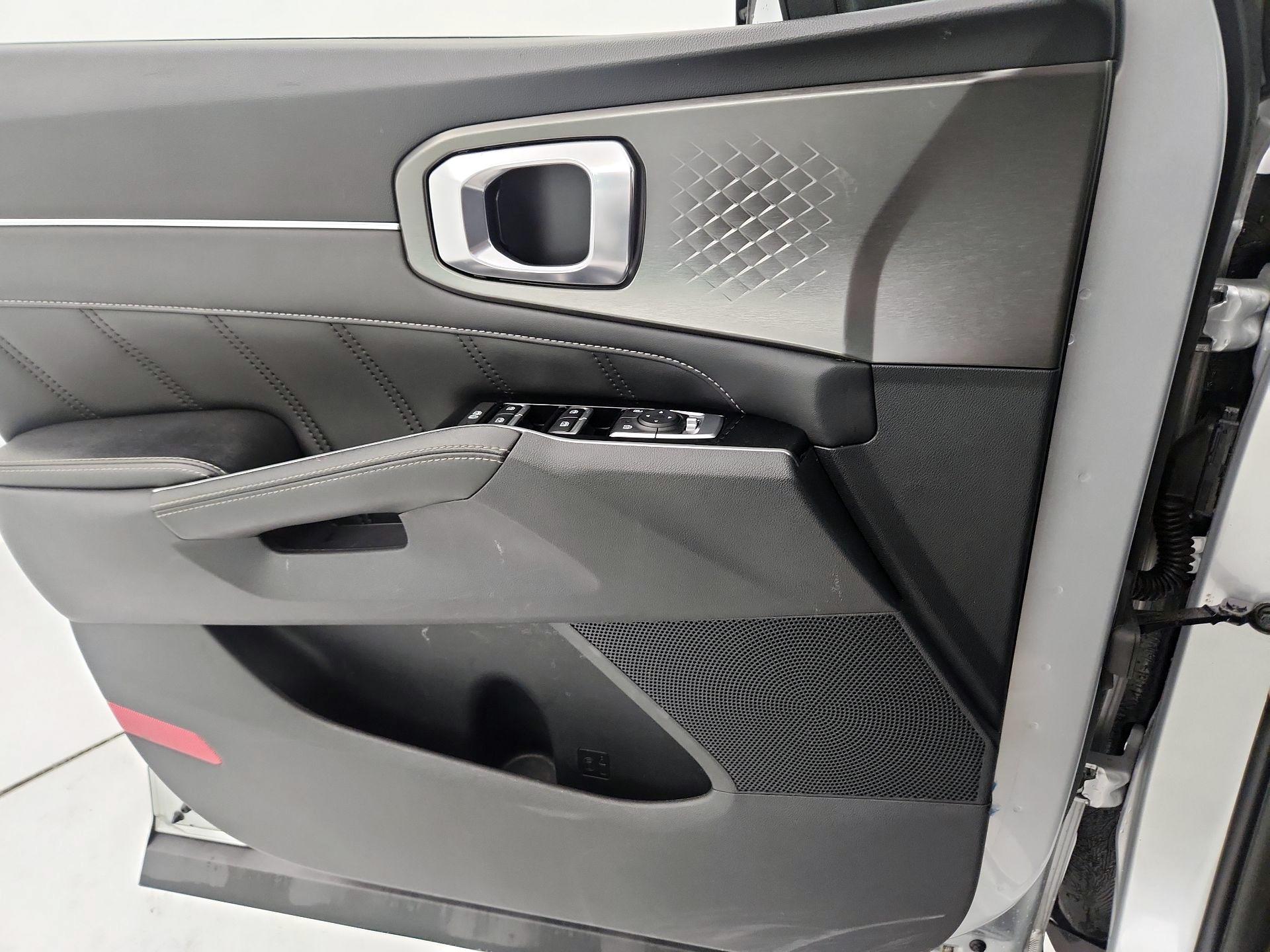 Thumbnail: 2022 Kia Sorento - 12