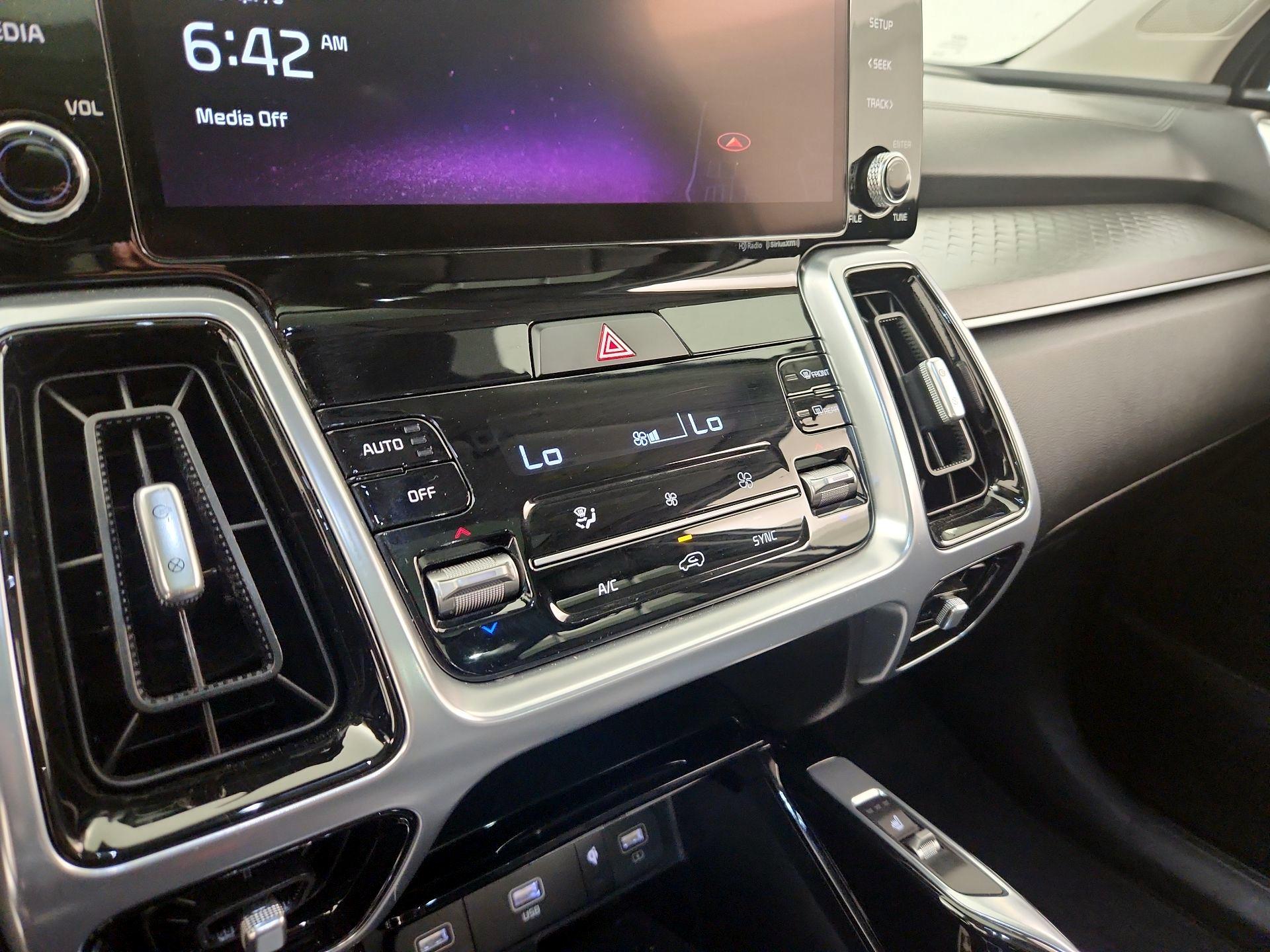 Thumbnail: 2022 Kia Sorento - 17