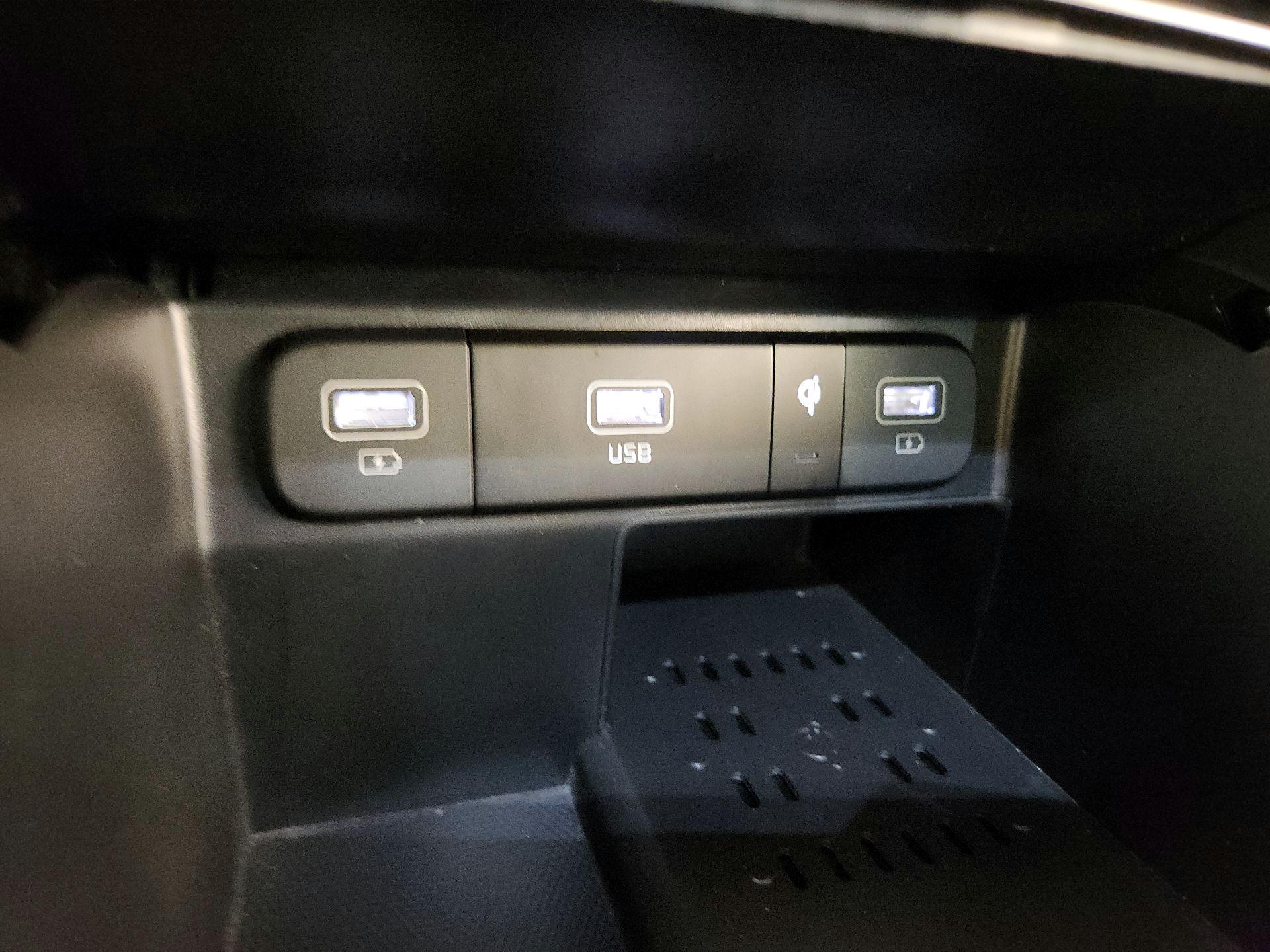 Thumbnail: 2022 Kia Sorento - 19