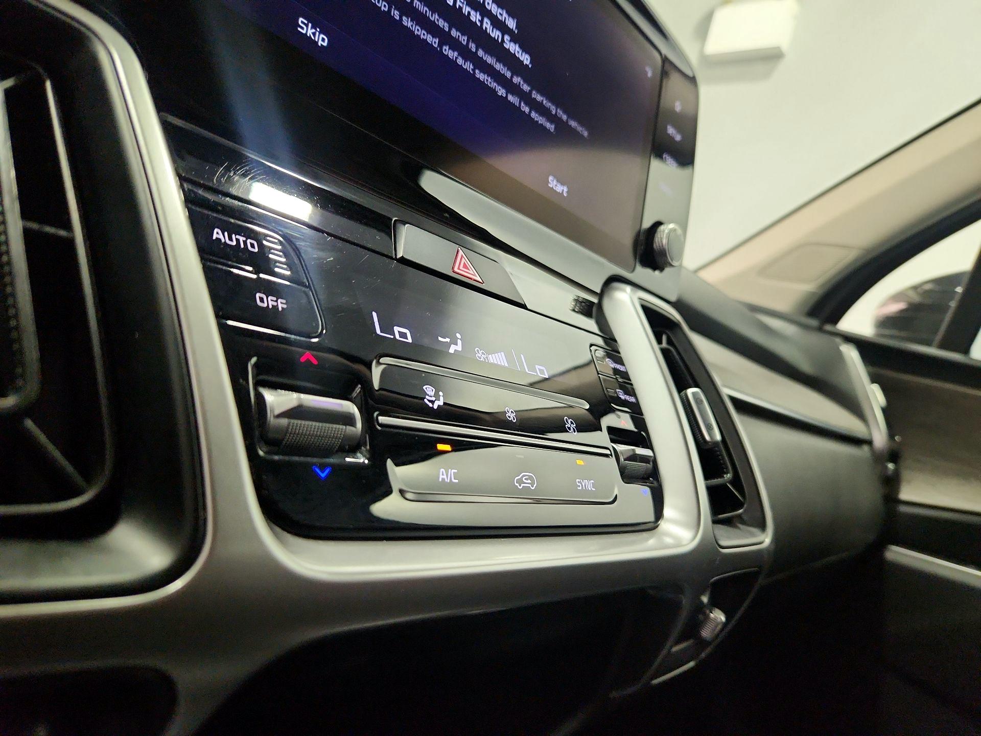 Thumbnail: 2022 Kia Sorento - 16