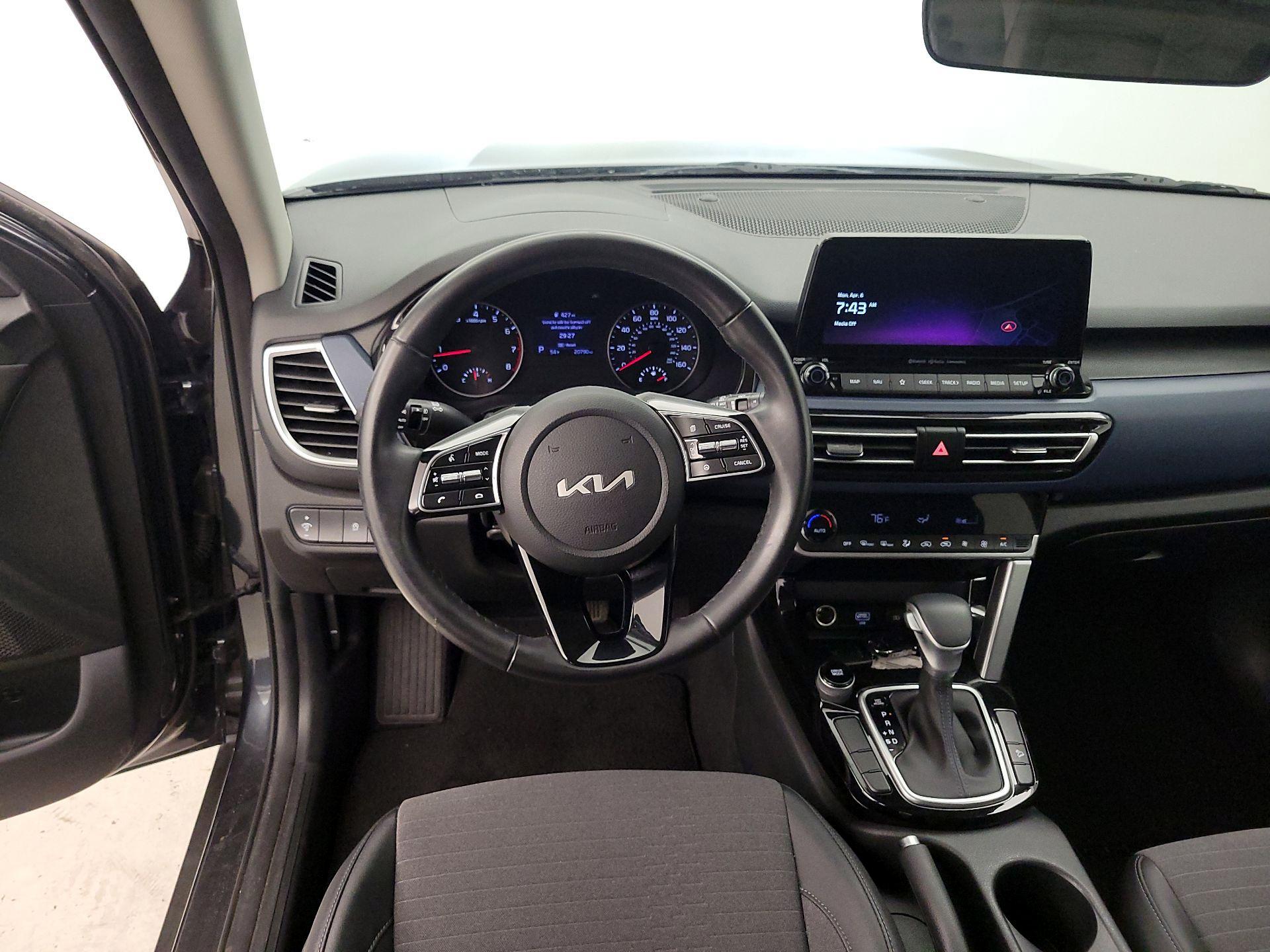 Thumbnail: 2023 Kia Seltos - 10