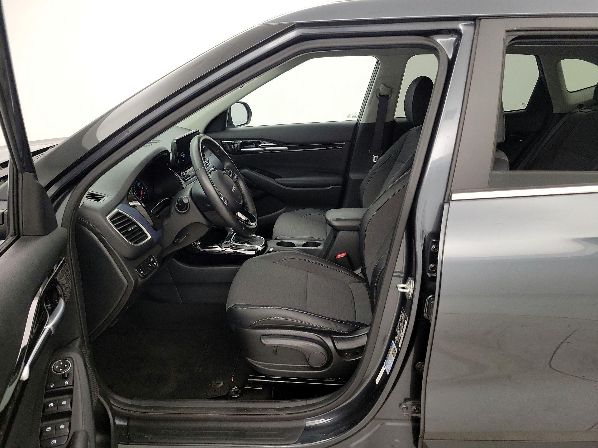 Thumbnail: 2023 Kia Seltos - 11